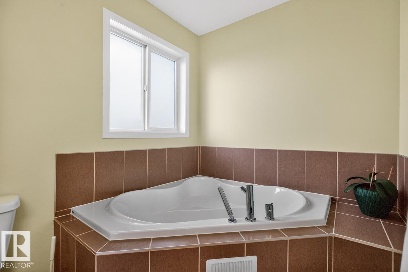 3301 47 Street, Beaumont, AB