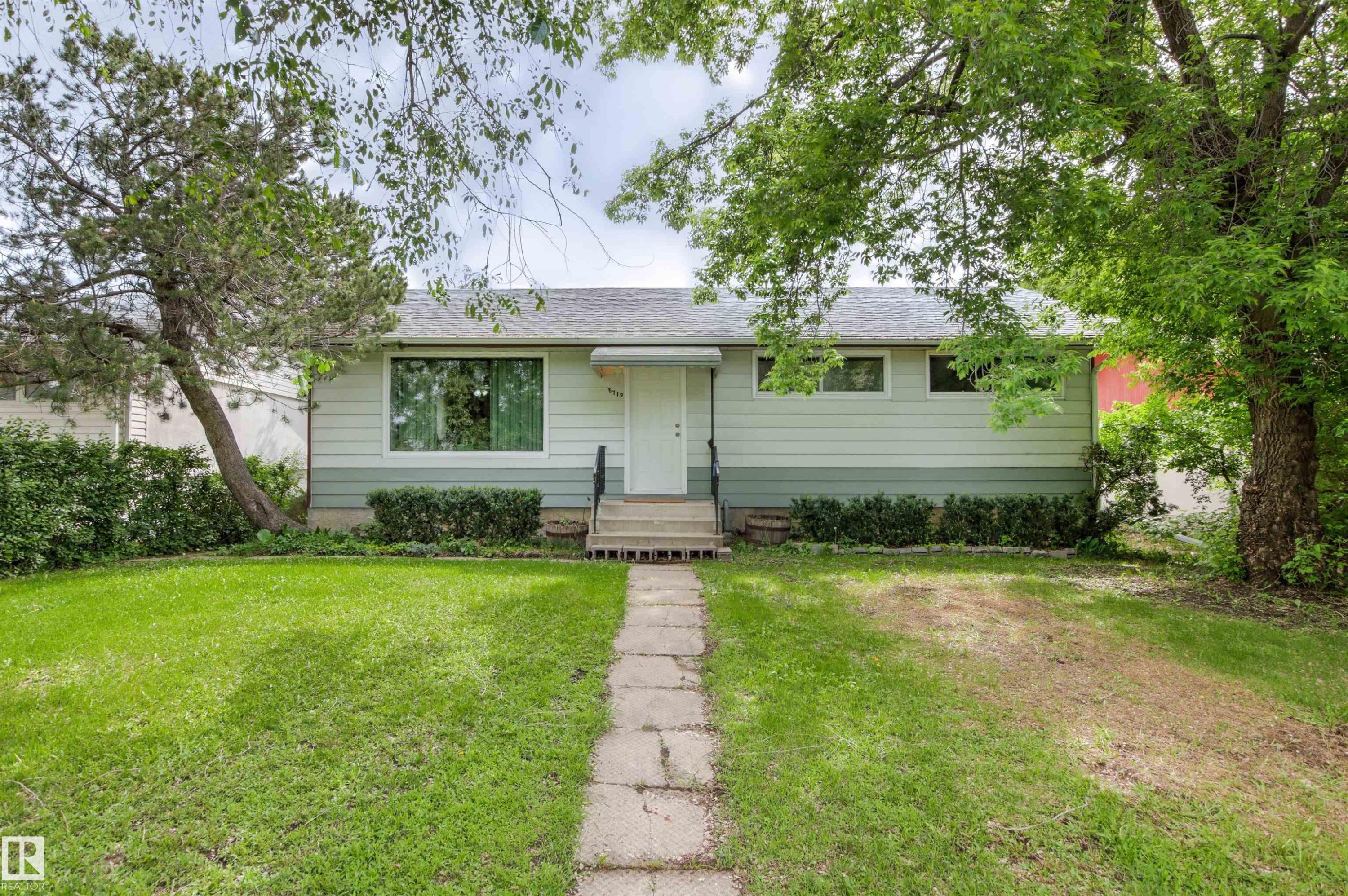 8719 164A Street, Edmonton, AB