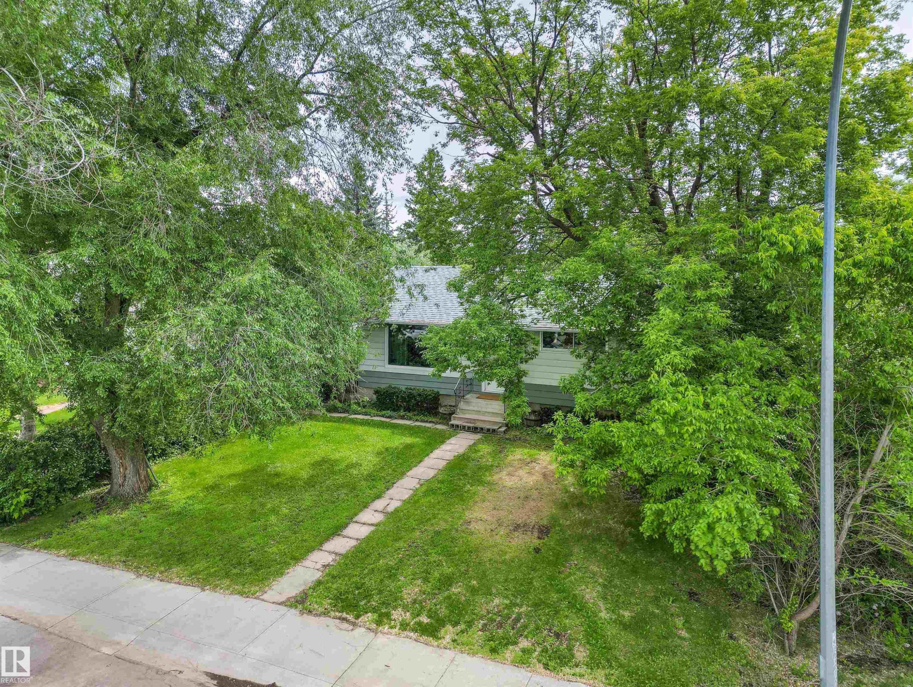 8719 164A Street, Edmonton, AB