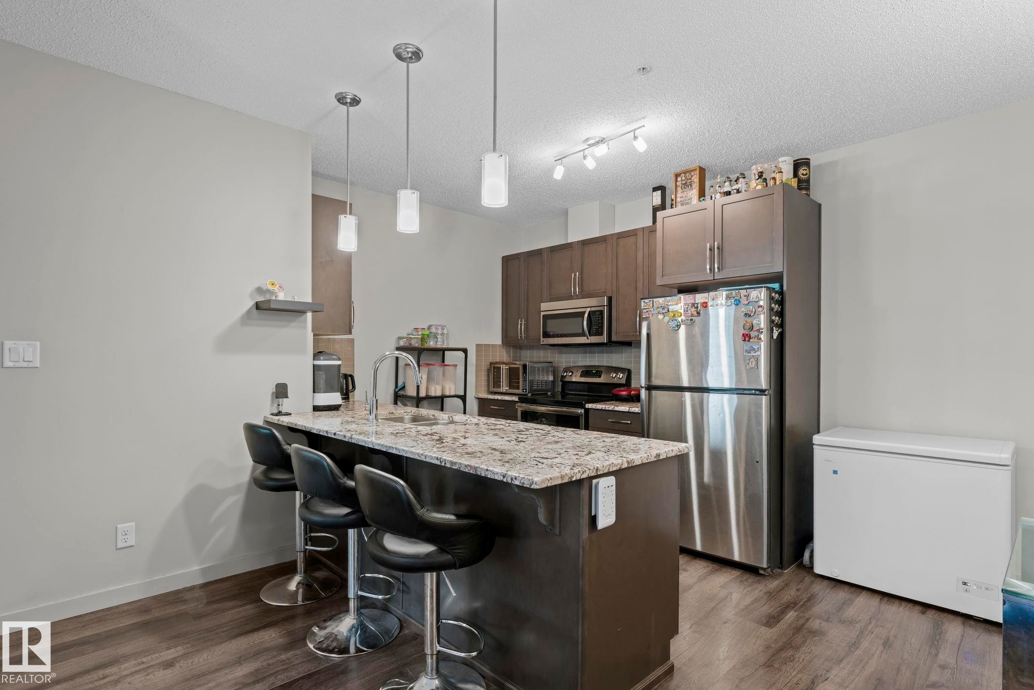 #207 320 Ambleside Li Sw, Edmonton, AB - Indoor Photo Showing Kitchen