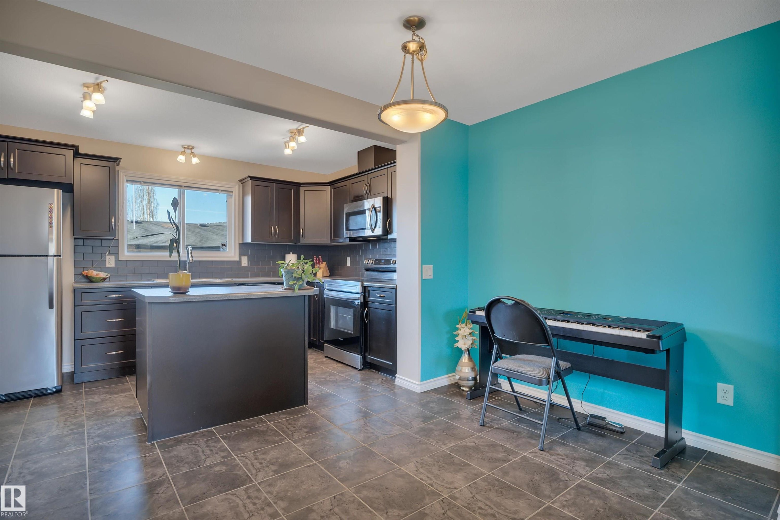 355 Secord Boulevard, Edmonton, AB
