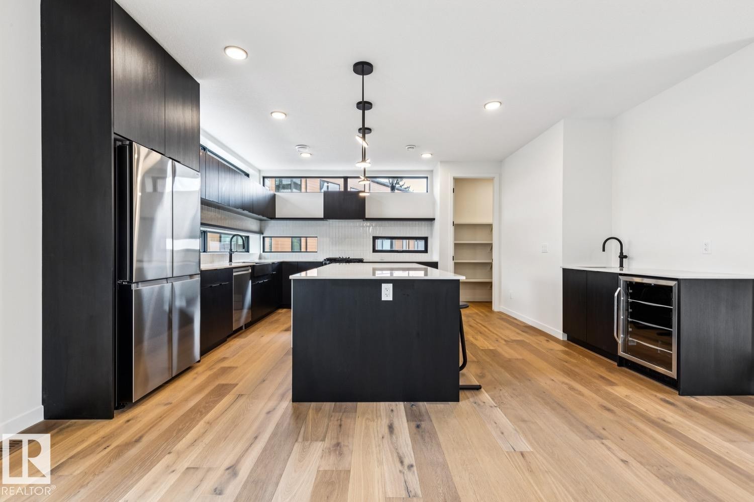 #6 10331 Wadhurst Rd Nw, Edmonton, AB - Indoor Photo Showing Kitchen