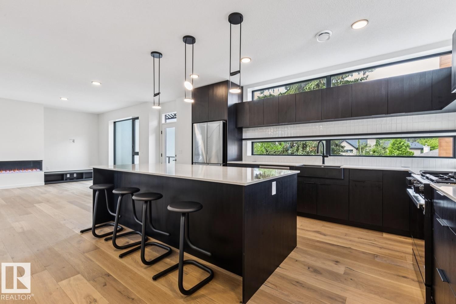 #6 10331 Wadhurst Rd Nw, Edmonton, AB - Indoor Photo Showing Kitchen With Upgraded Kitchen