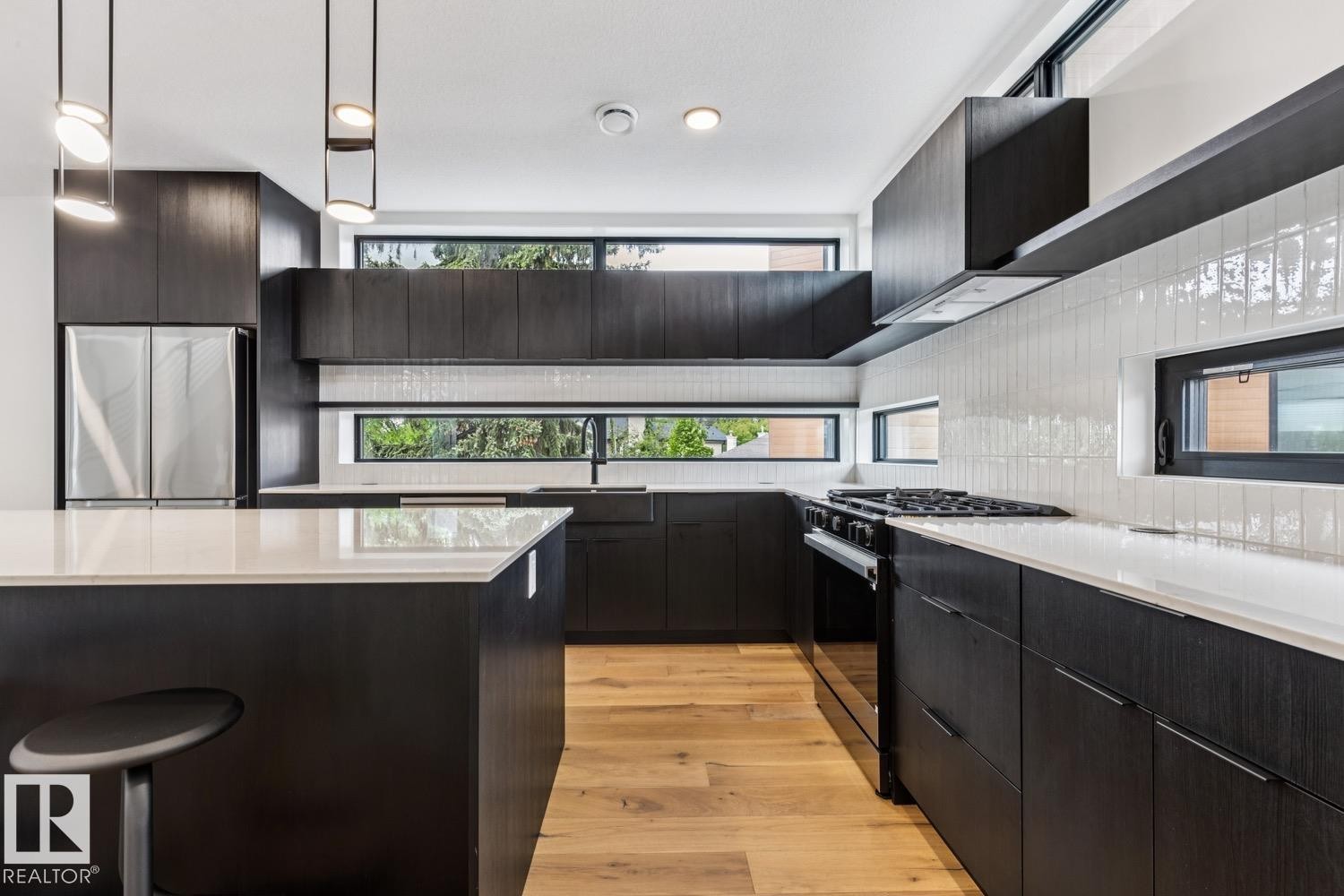 #6 10331 Wadhurst Rd Nw, Edmonton, AB - Indoor Photo Showing Kitchen With Upgraded Kitchen
