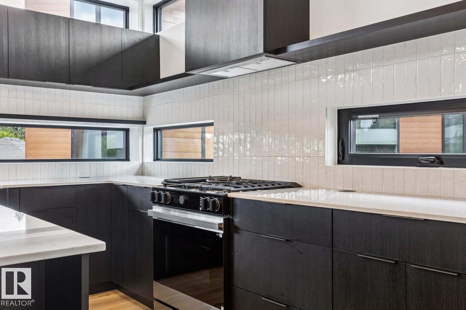 #6 10331 Wadhurst Rd Nw, Edmonton, AB - Indoor Photo Showing Kitchen