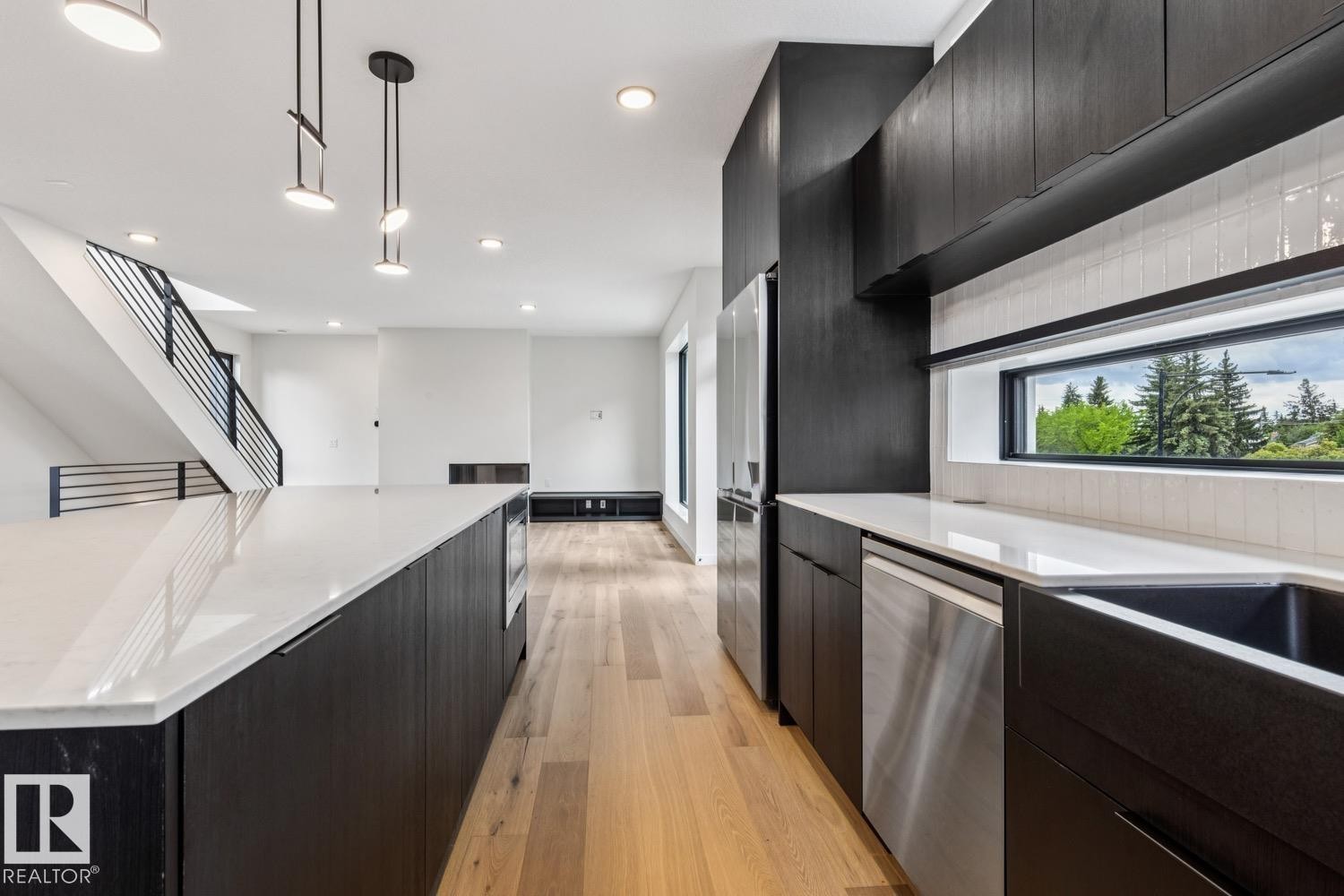 #6 10331 Wadhurst Rd Nw, Edmonton, AB - Indoor Photo Showing Kitchen