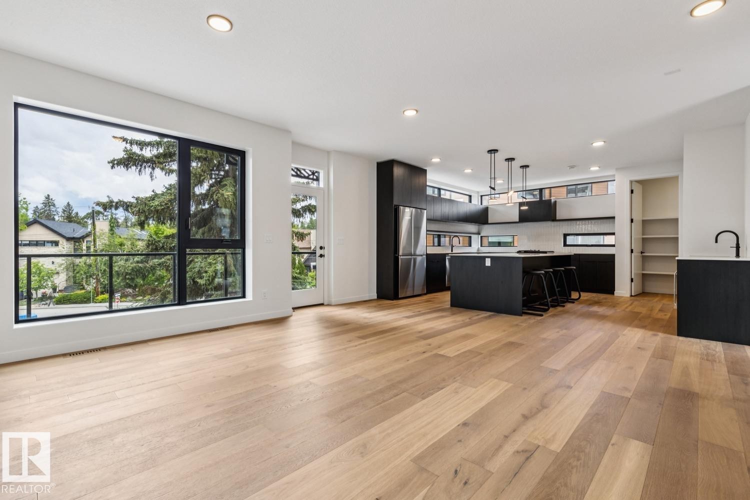 #6 10331 Wadhurst Rd Nw, Edmonton, AB - Indoor