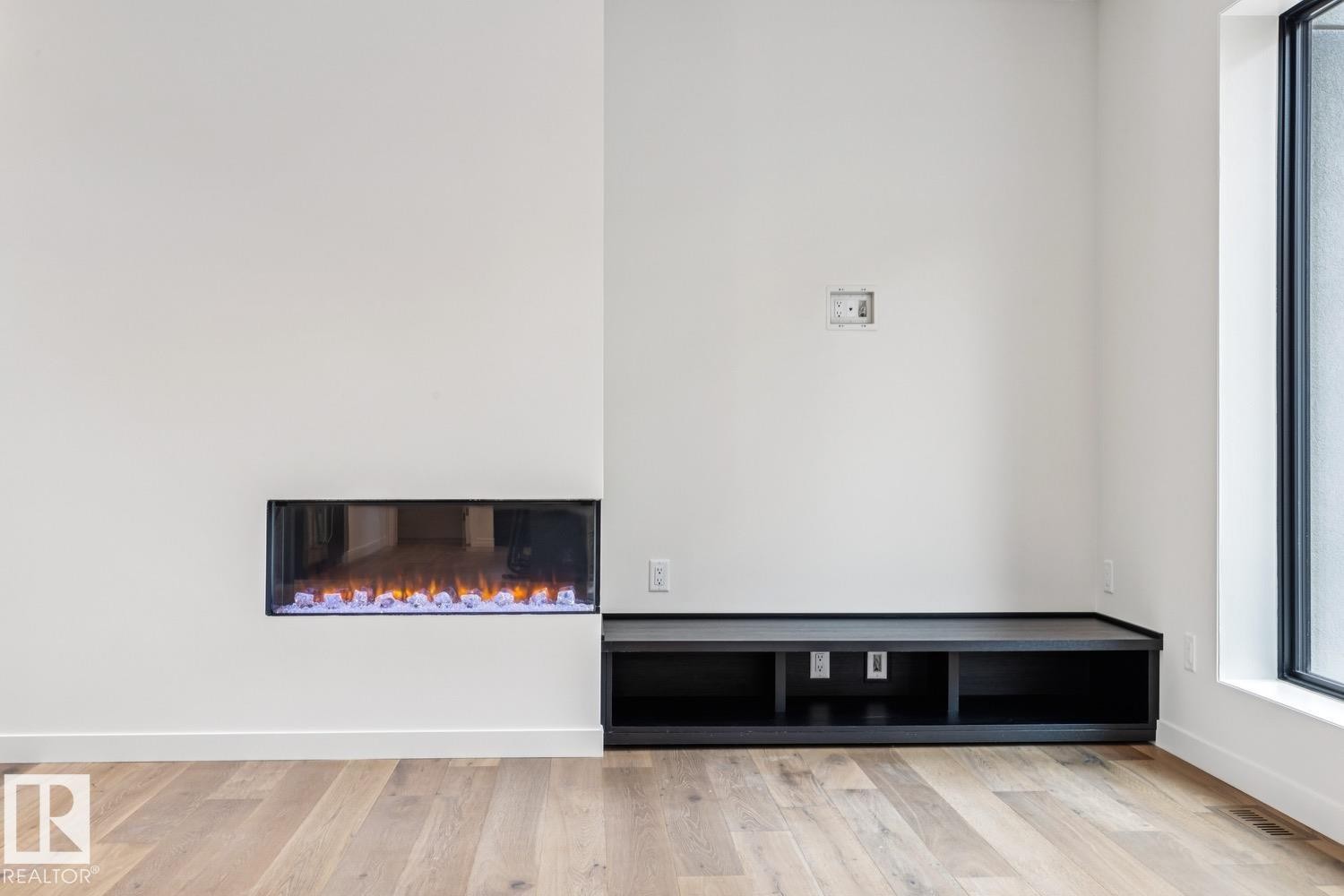 #6 10331 Wadhurst Rd Nw, Edmonton, AB - Indoor Photo Showing Other Room With Fireplace