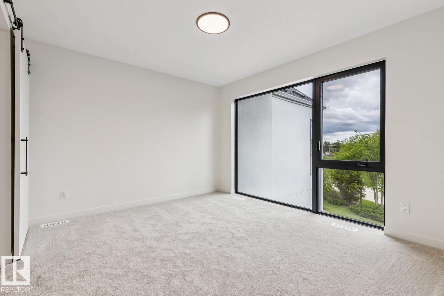 #6 10331 Wadhurst Rd Nw, Edmonton, AB - Indoor Photo Showing Other Room