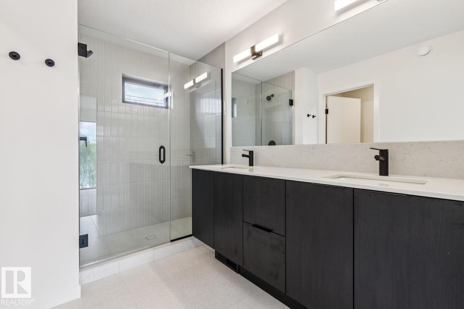 #6 10331 Wadhurst Rd Nw, Edmonton, AB - Indoor Photo Showing Bathroom