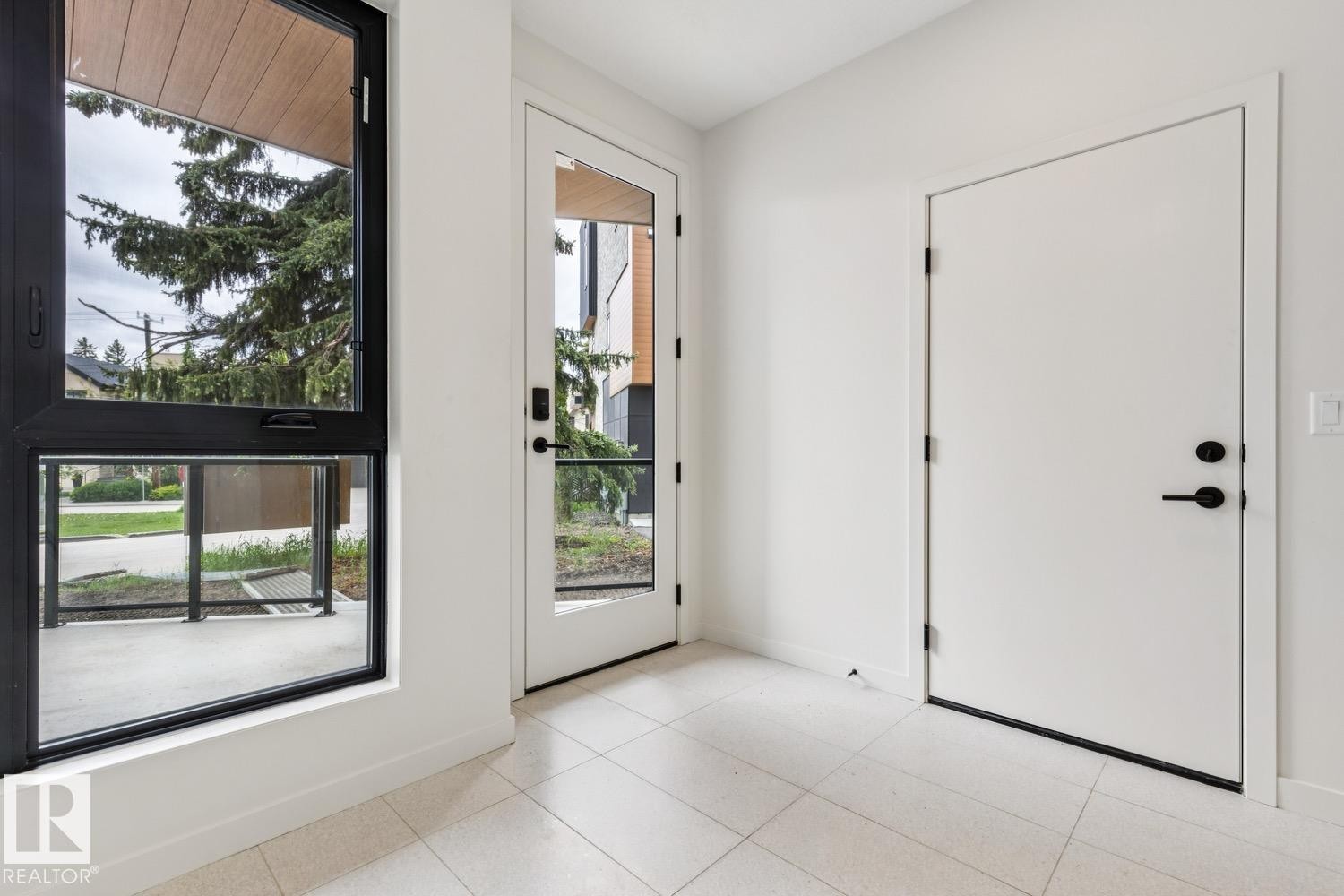 #6 10331 Wadhurst Rd Nw, Edmonton, AB - Indoor Photo Showing Other Room