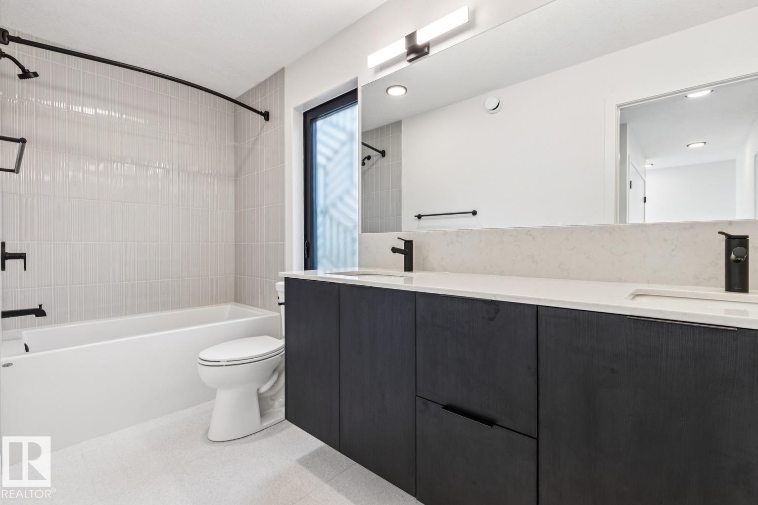 #6 10331 Wadhurst Rd Nw, Edmonton, AB - Indoor Photo Showing Bathroom