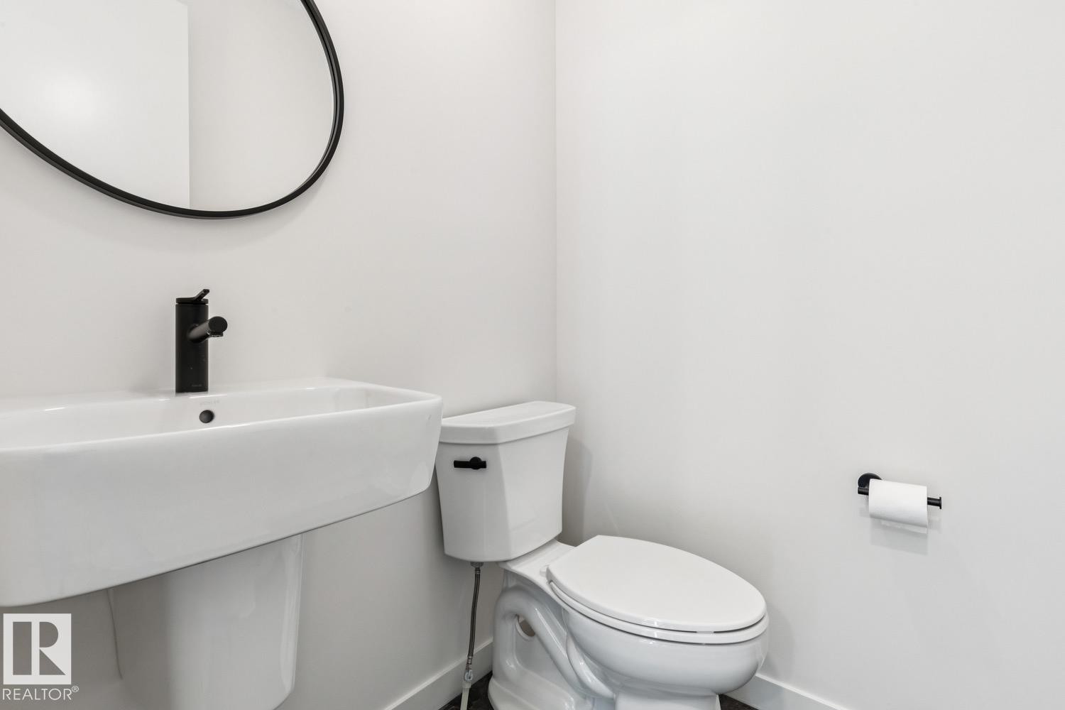 #6 10331 Wadhurst Rd Nw, Edmonton, AB - Indoor Photo Showing Bathroom