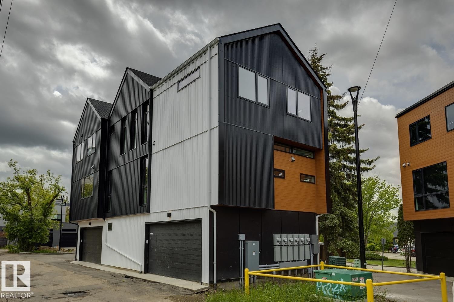 #6 10331 Wadhurst Rd Nw, Edmonton, AB - Outdoor