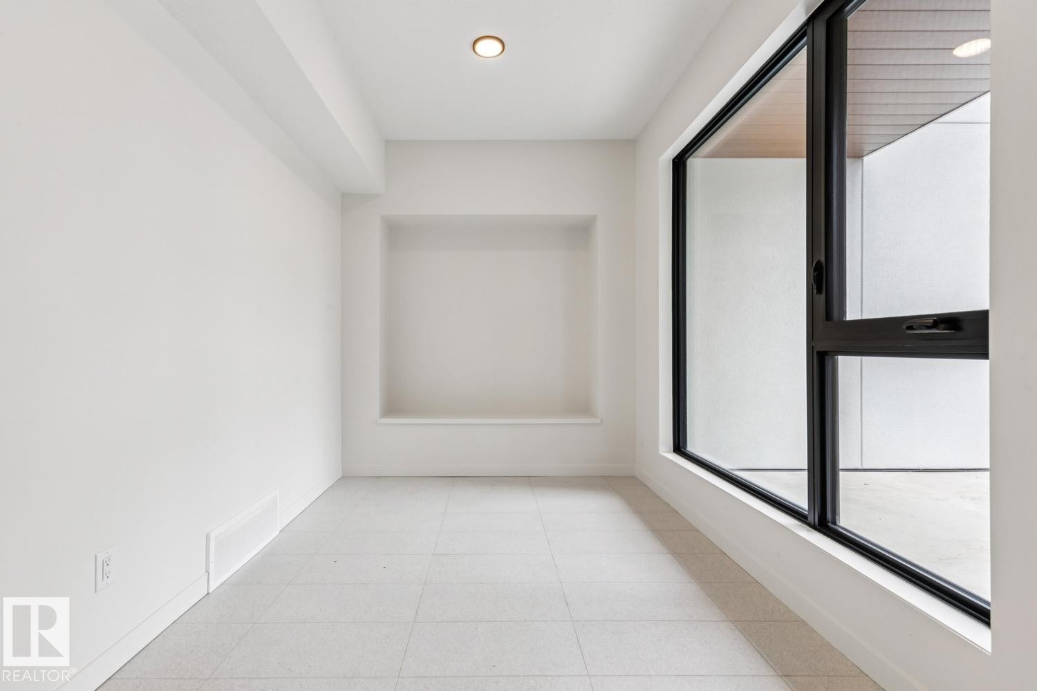 #6 10331 Wadhurst Rd Nw, Edmonton, AB - Indoor Photo Showing Other Room