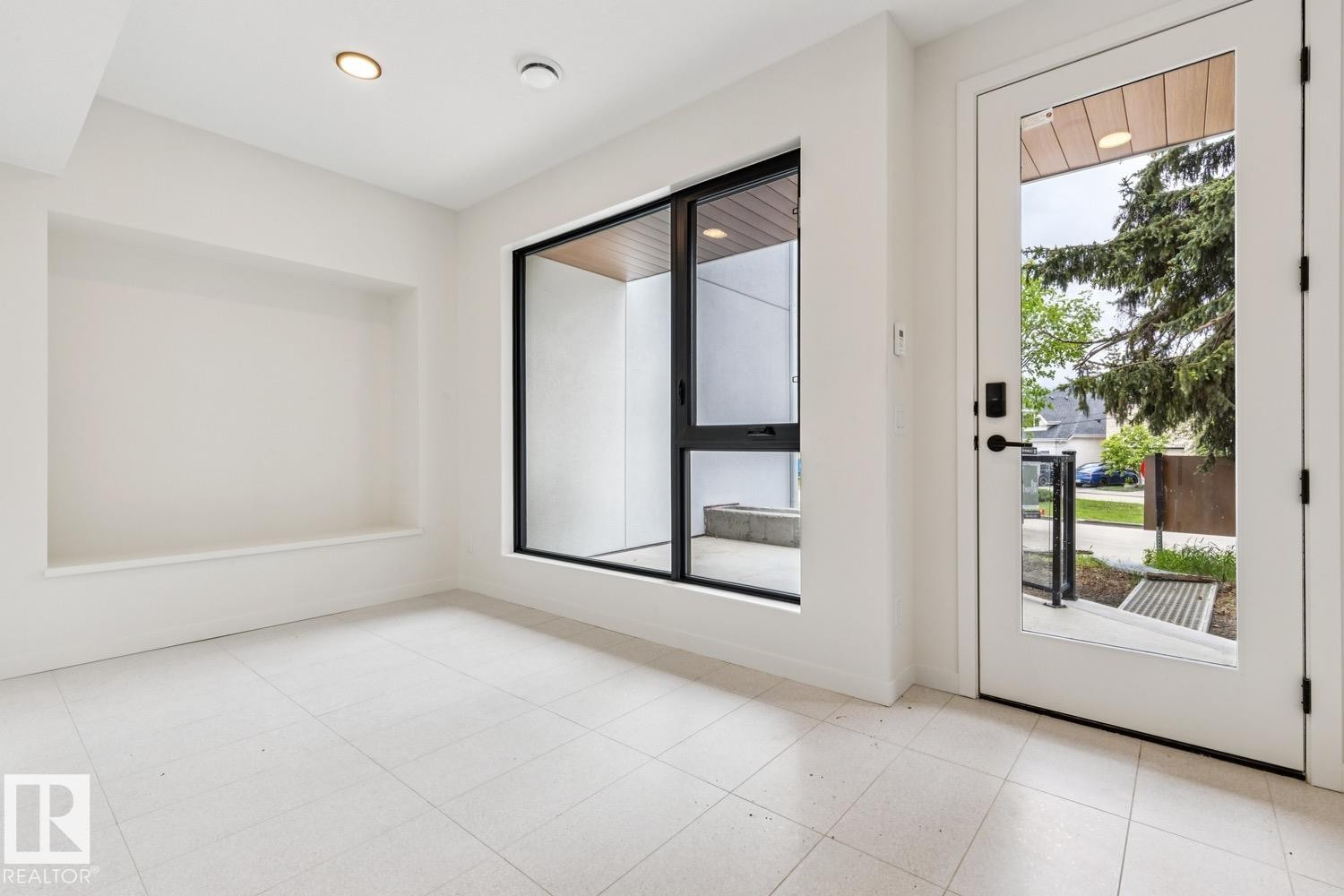 #6 10331 Wadhurst Rd Nw, Edmonton, AB - Indoor Photo Showing Other Room