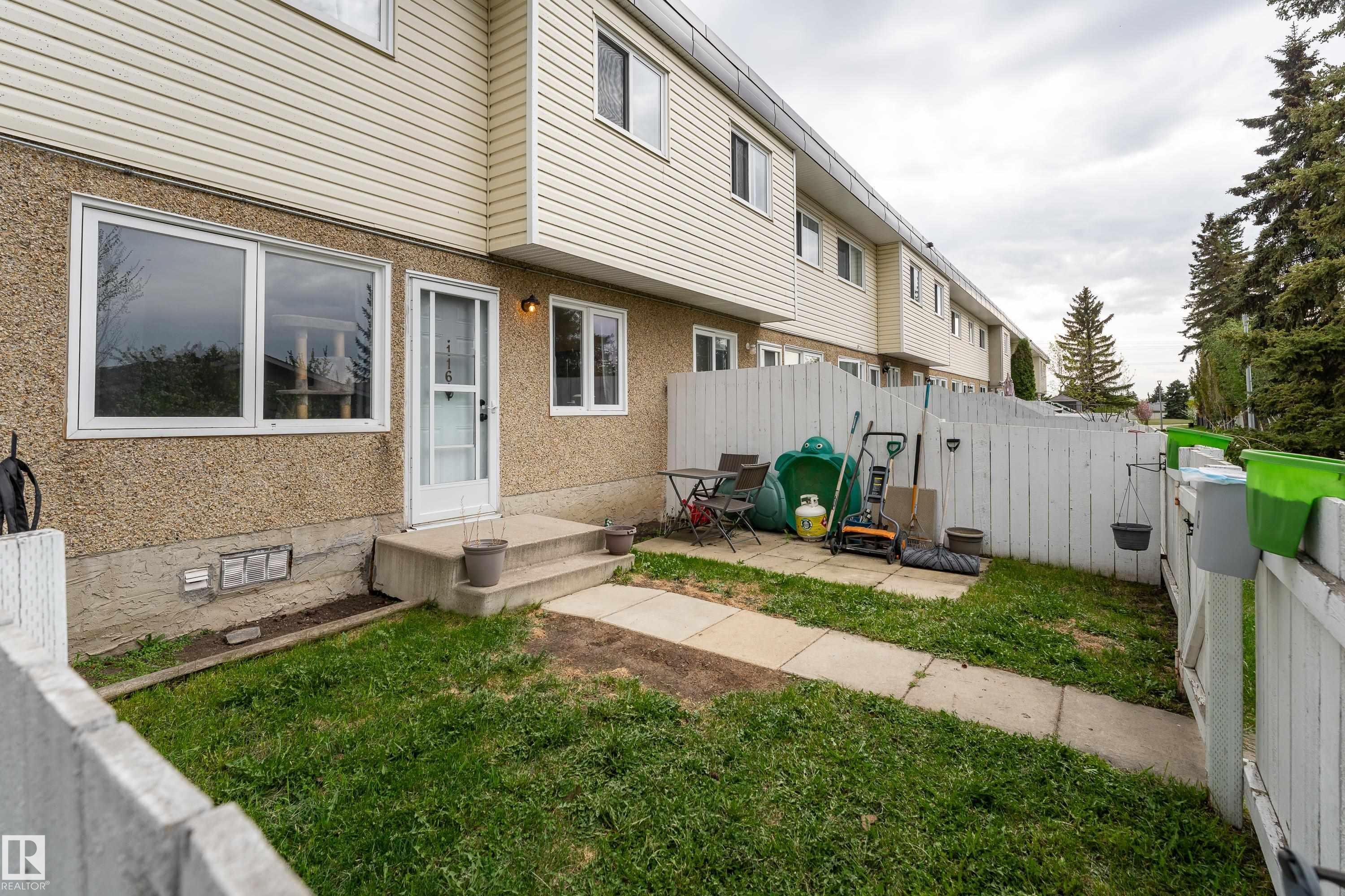 116 16348 109 Street, Edmonton, AB - Outdoor