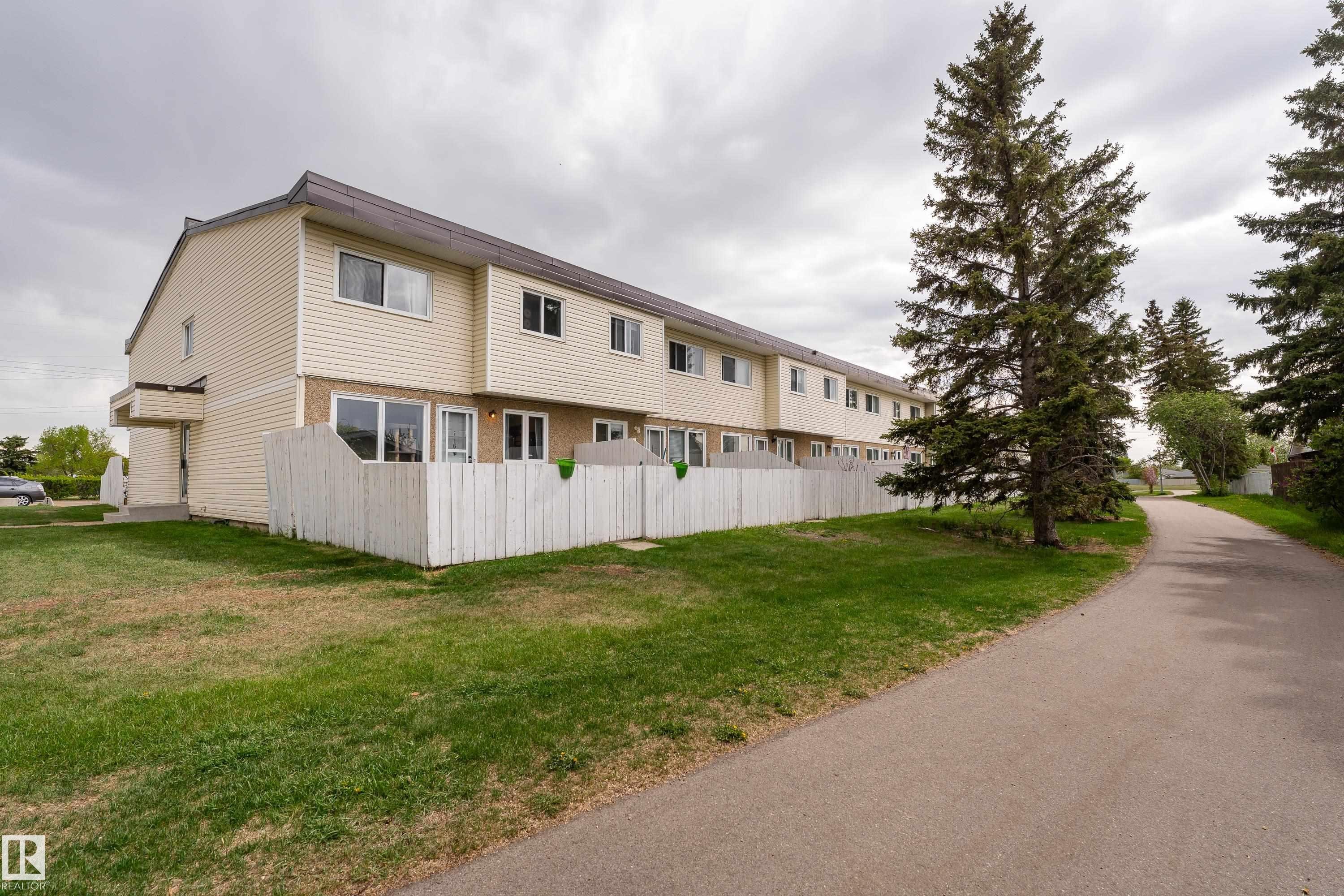 116 16348 109 Street, Edmonton, AB - Outdoor