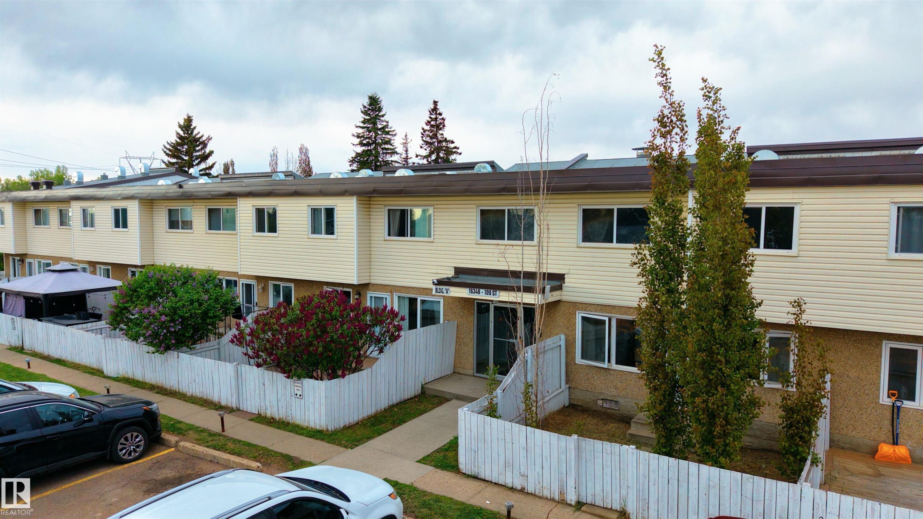 116 16348 109 Street, Edmonton, AB - Outdoor