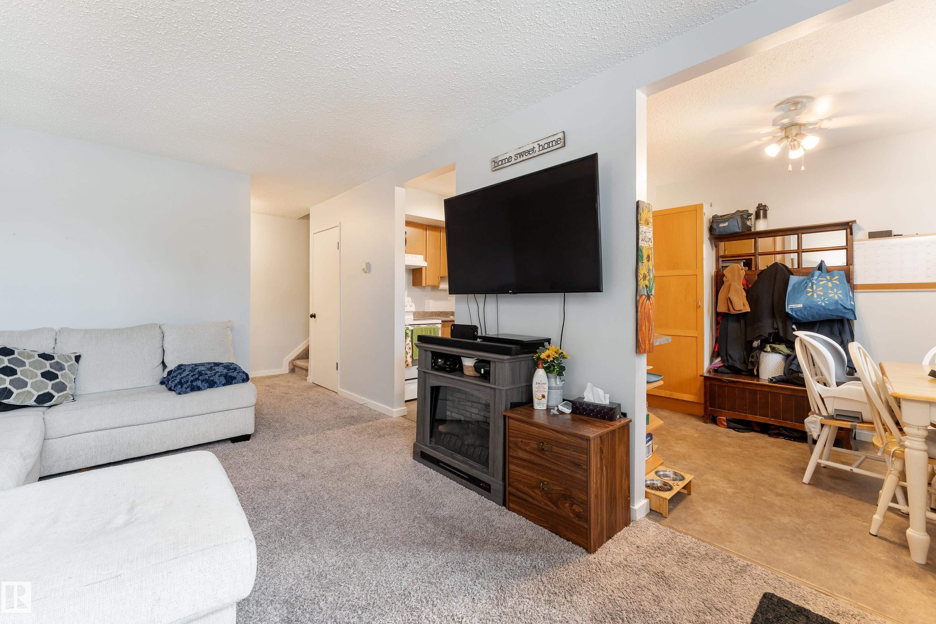 116 16348 109 Street, Edmonton, AB - Indoor Photo Showing Living Room
