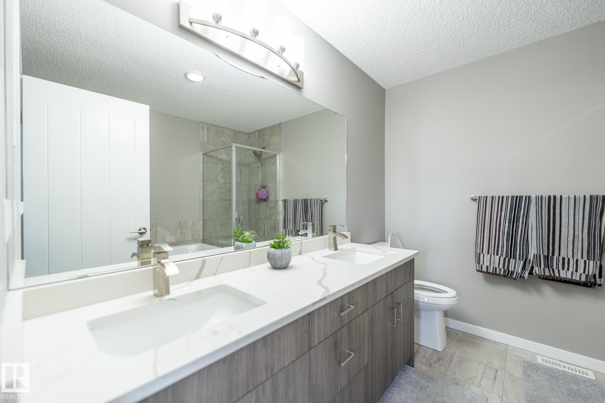 1124 161 Street, Edmonton, AB - Indoor Photo Showing Bathroom