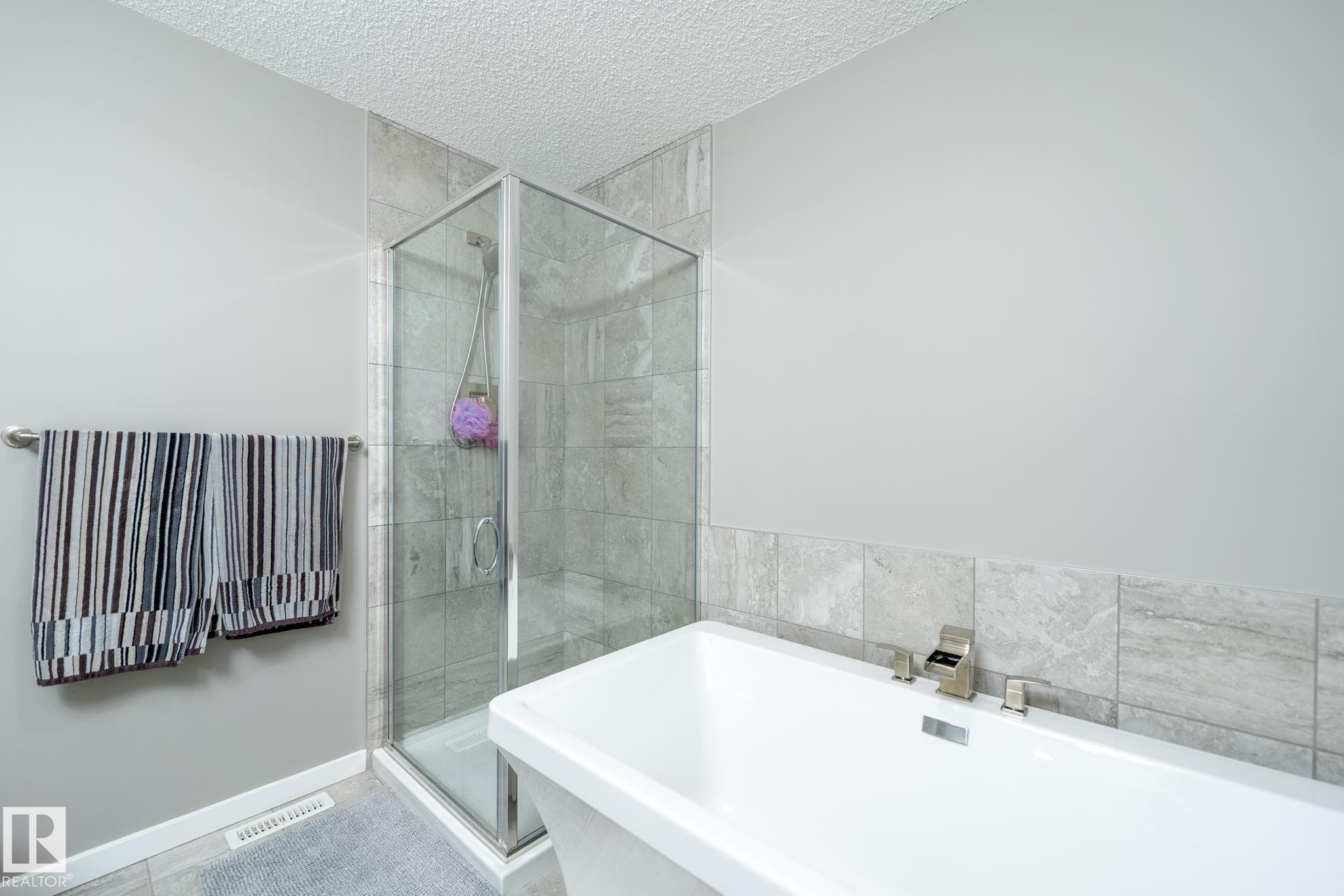 1124 161 Street, Edmonton, AB - Indoor Photo Showing Bathroom