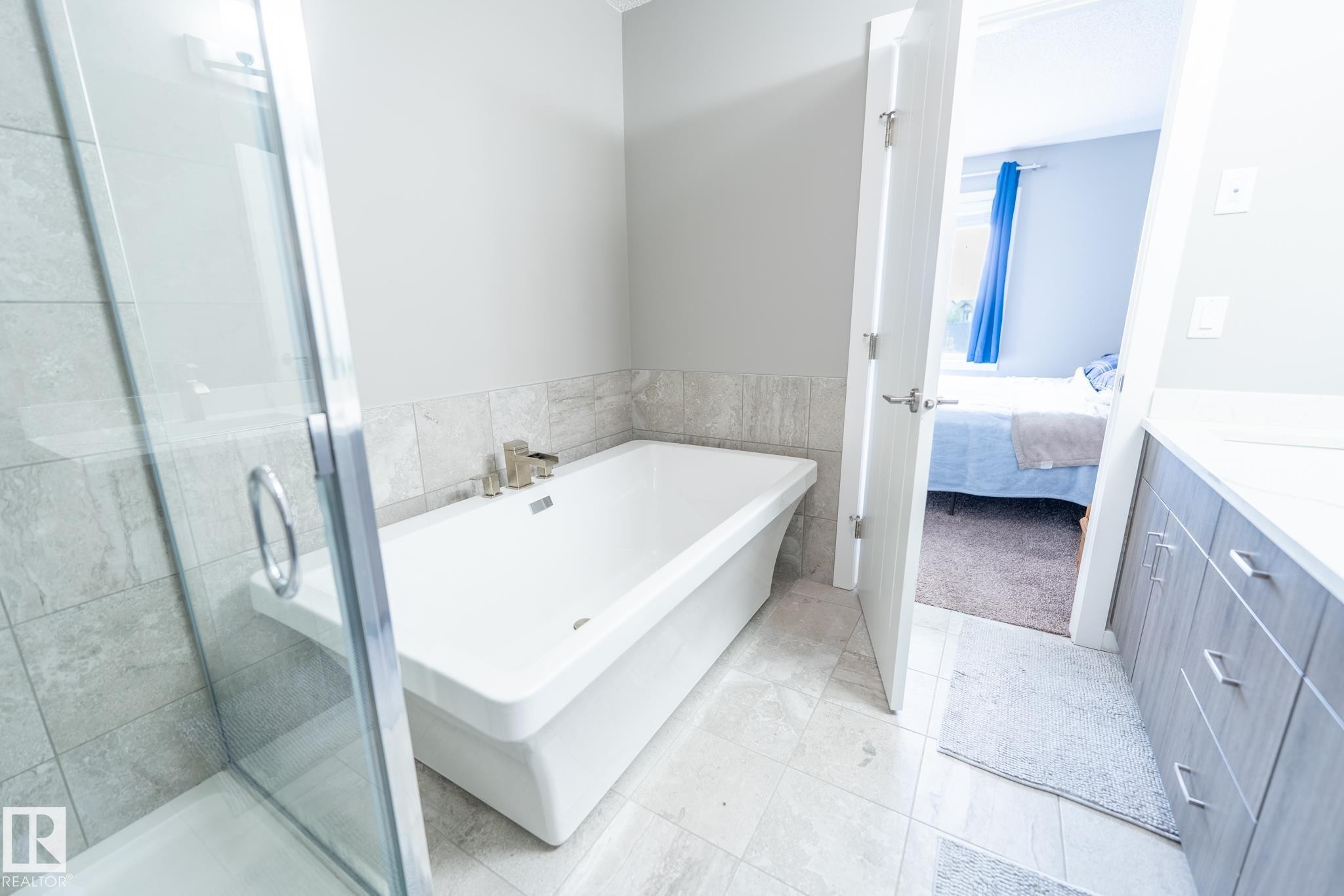 1124 161 Street, Edmonton, AB - Indoor Photo Showing Bathroom