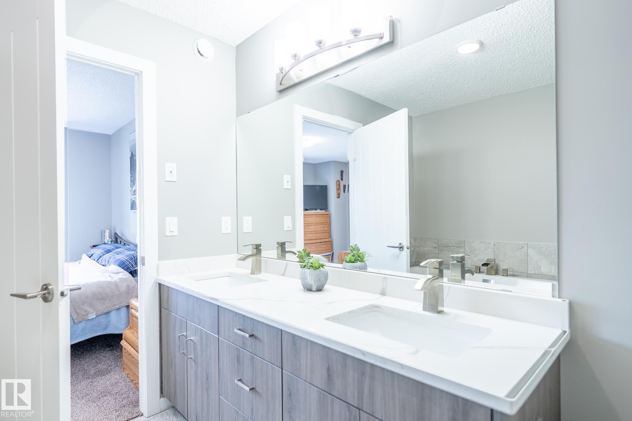 1124 161 Street, Edmonton, AB - Indoor Photo Showing Bathroom