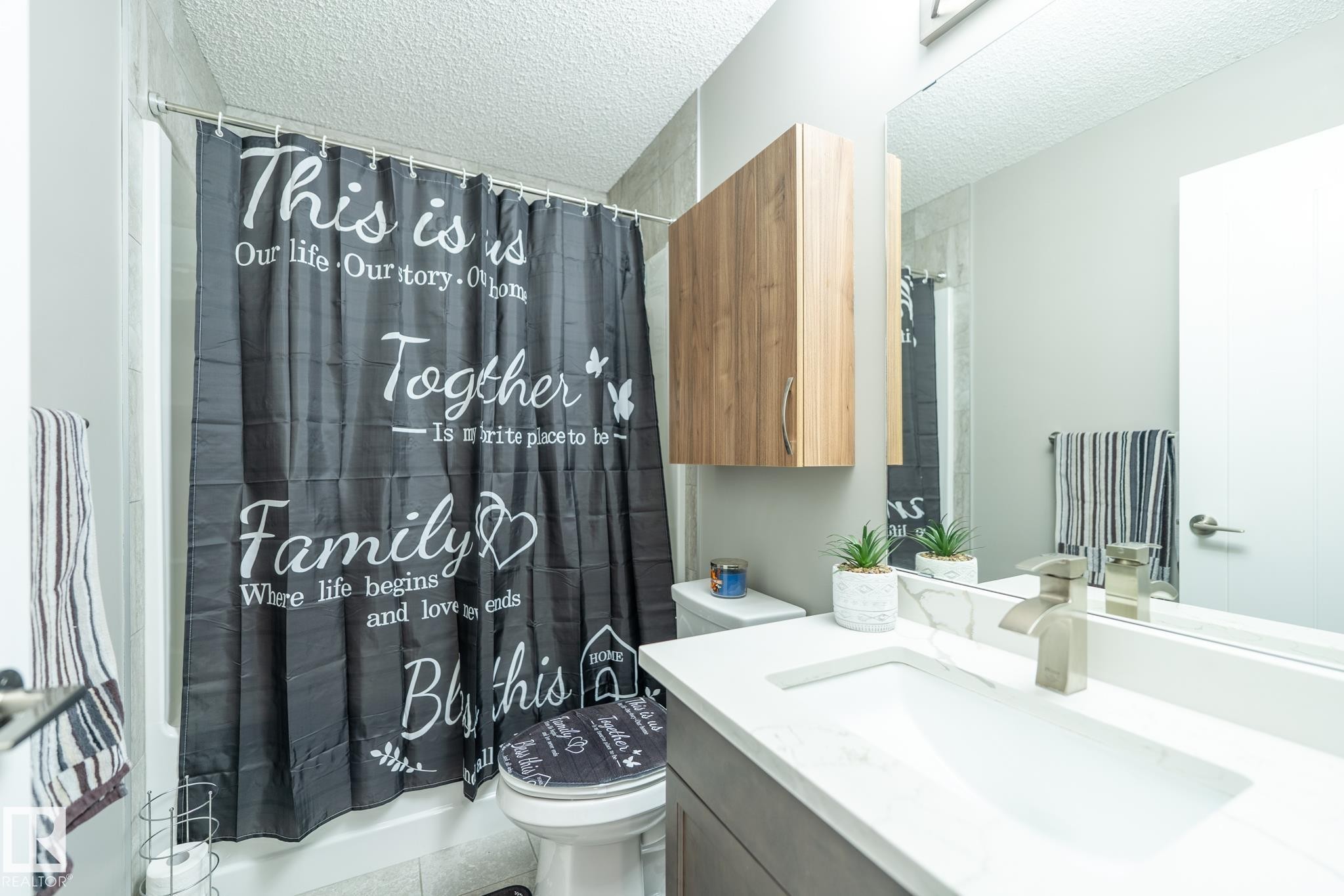 1124 161 Street, Edmonton, AB - Indoor Photo Showing Bathroom