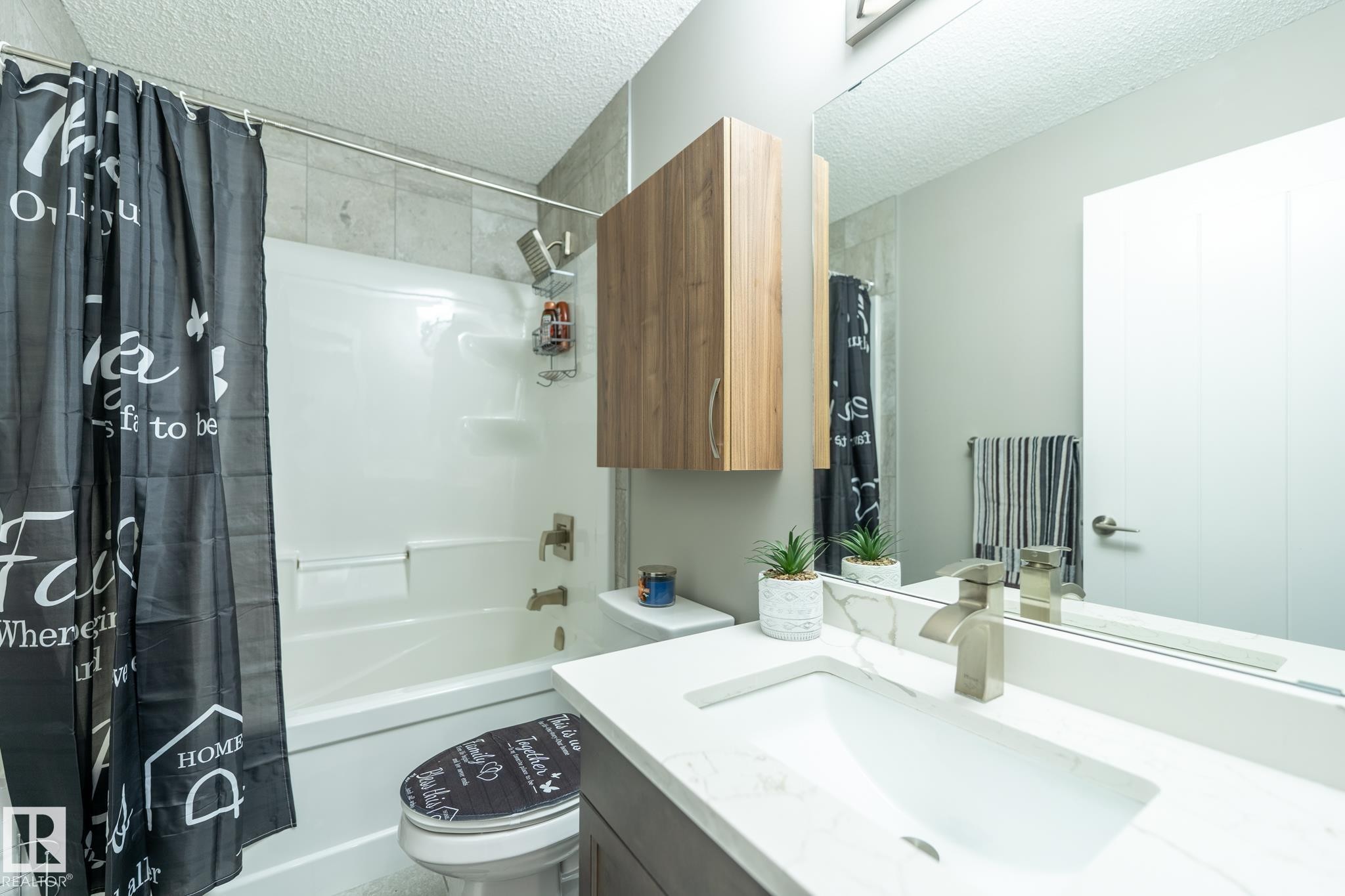 1124 161 Street, Edmonton, AB - Indoor Photo Showing Bathroom