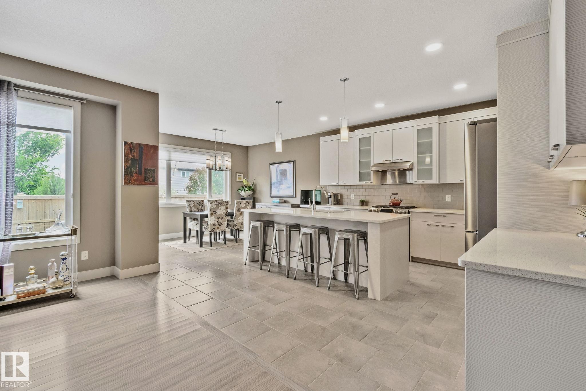 32 Nault Crescent, St. Albert, AB - Indoor Photo Showing Kitchen With Upgraded Kitchen