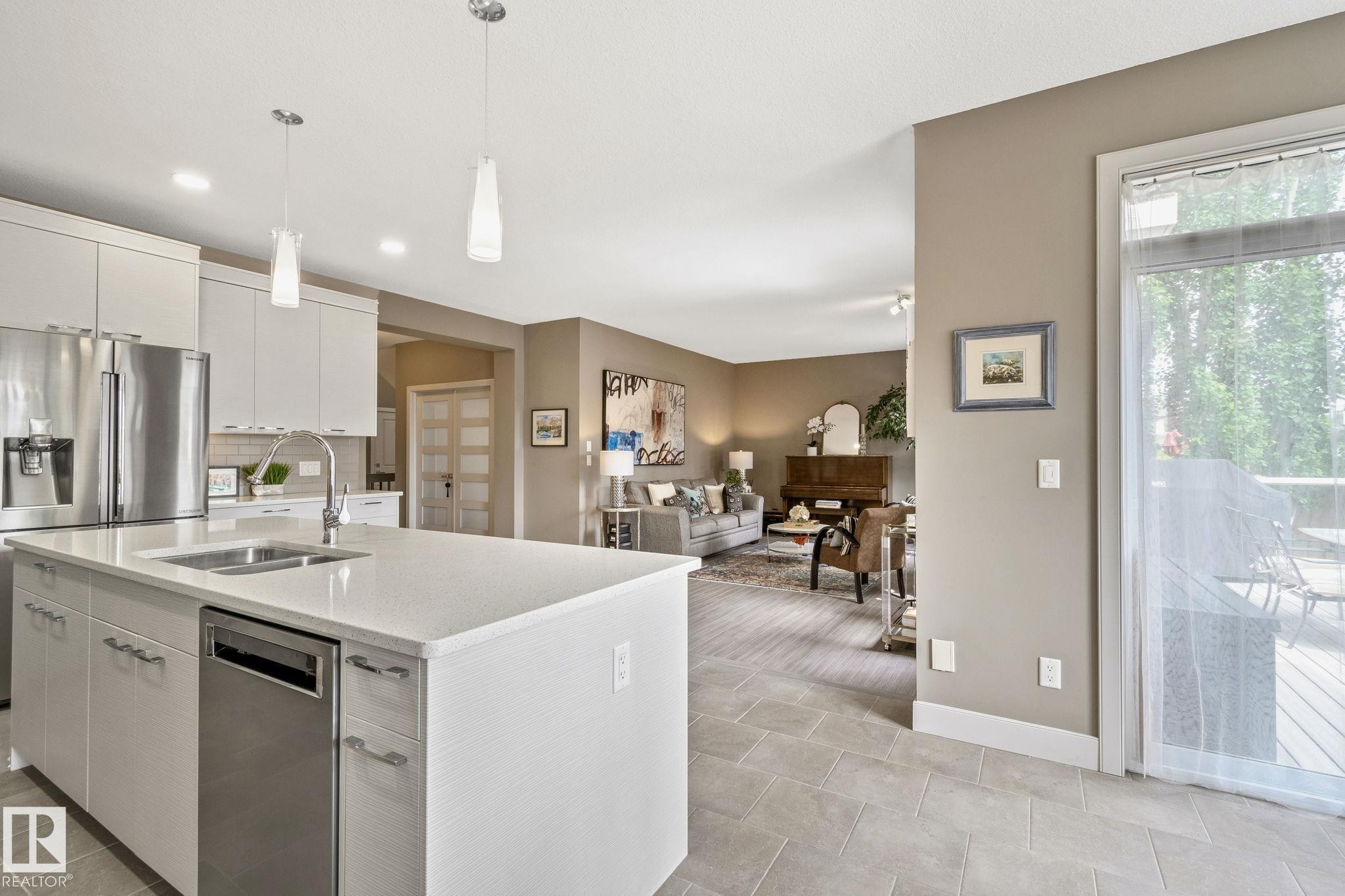 32 Nault Crescent, St. Albert, AB - Indoor Photo Showing Kitchen With Double Sink With Upgraded Kitchen