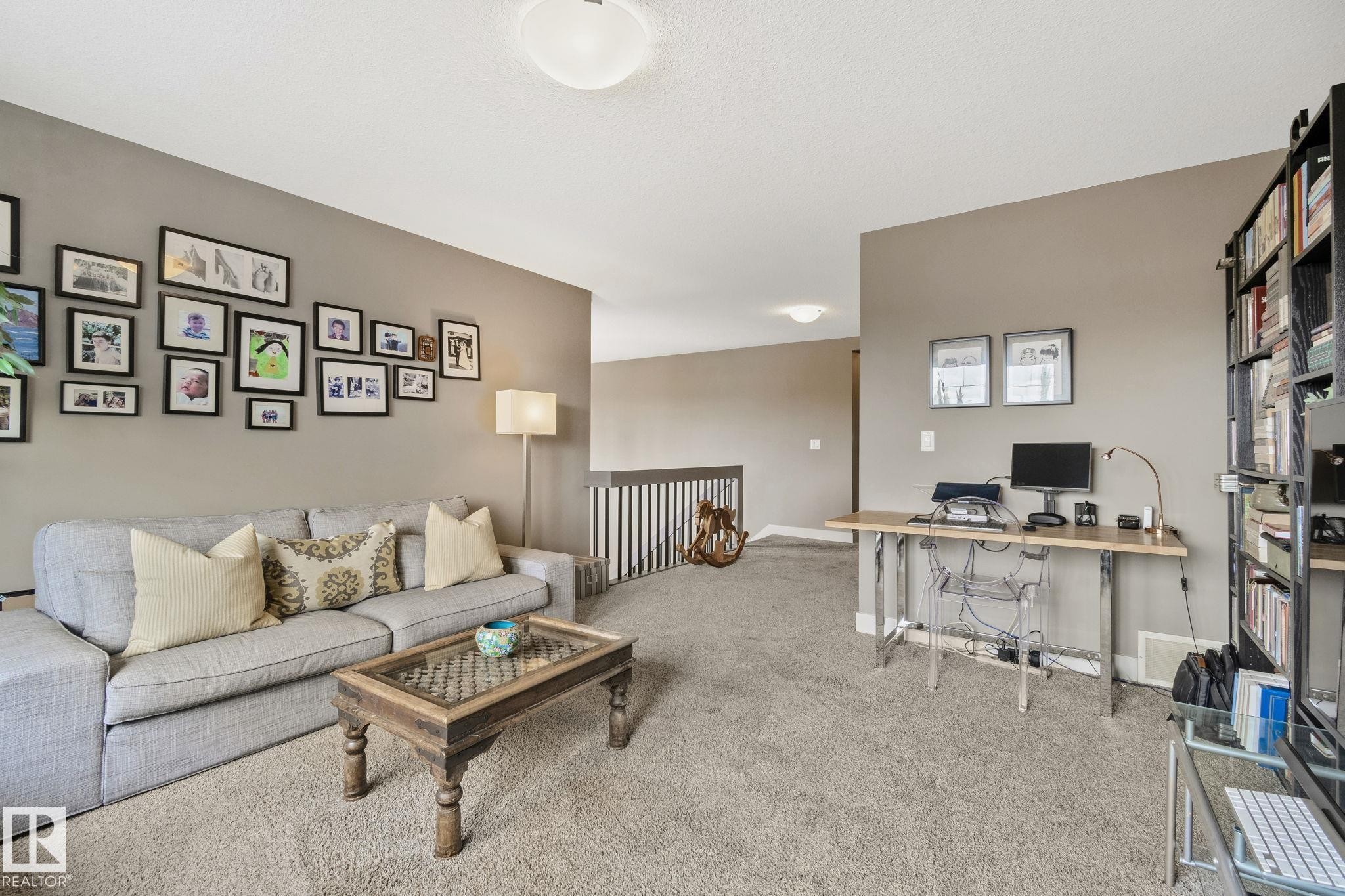 32 Nault Crescent, St. Albert, AB - Indoor Photo Showing Living Room
