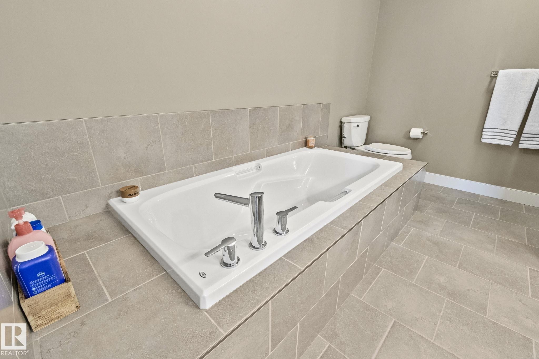 32 Nault Crescent, St. Albert, AB - Indoor Photo Showing Bathroom