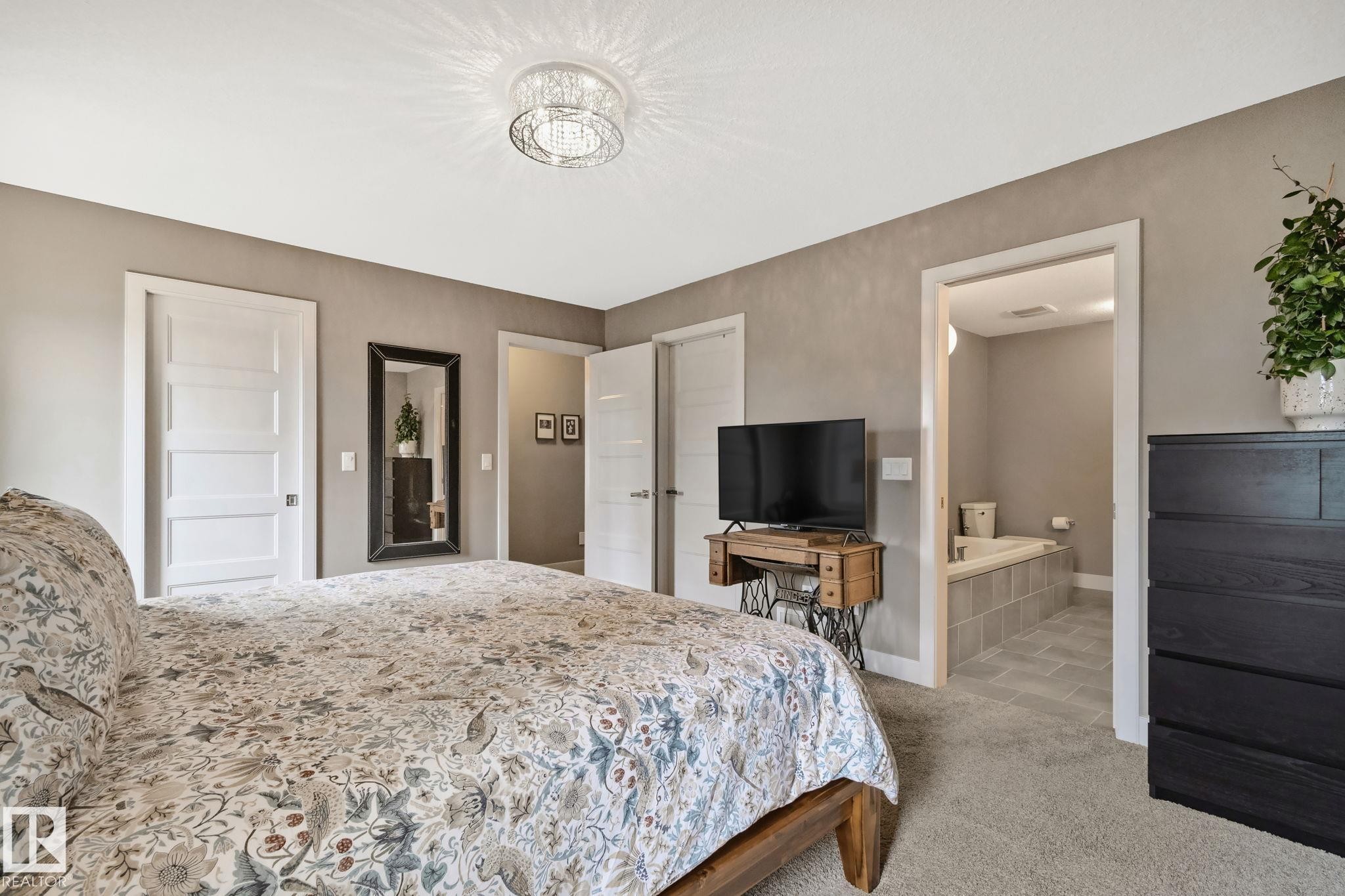 32 Nault Crescent, St. Albert, AB - Indoor Photo Showing Bedroom
