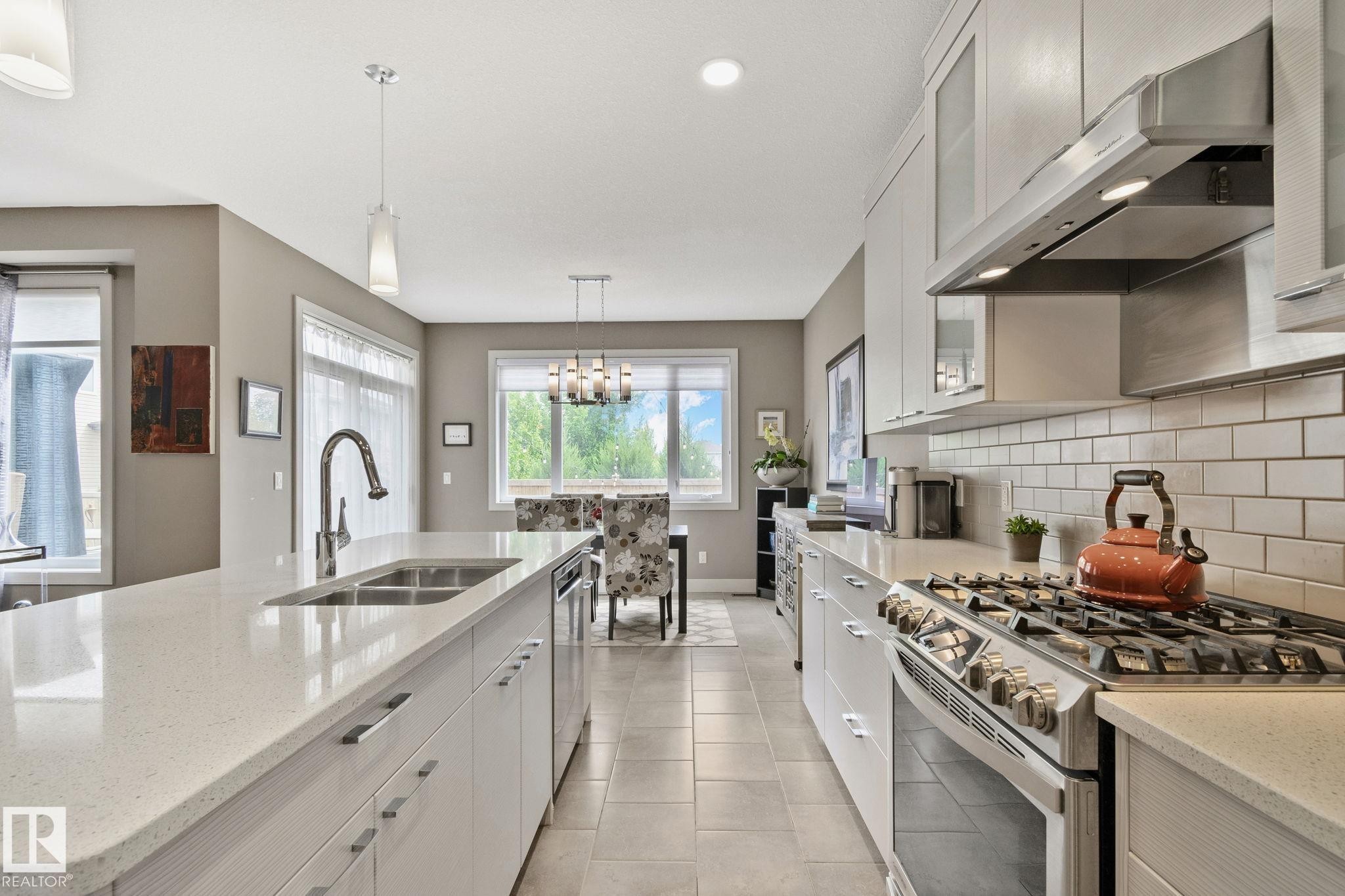 32 Nault Crescent, St. Albert, AB - Indoor Photo Showing Kitchen With Double Sink With Upgraded Kitchen