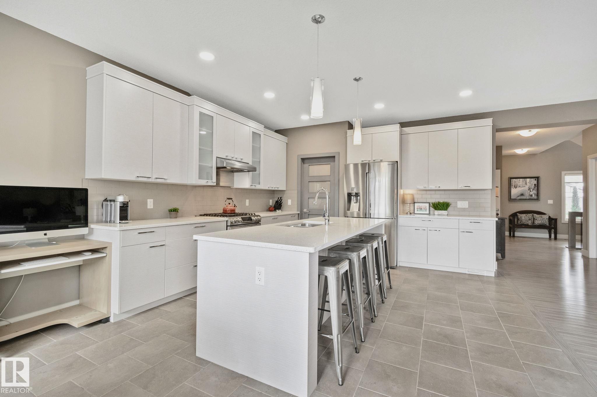 32 Nault Crescent, St. Albert, AB - Indoor Photo Showing Kitchen With Upgraded Kitchen