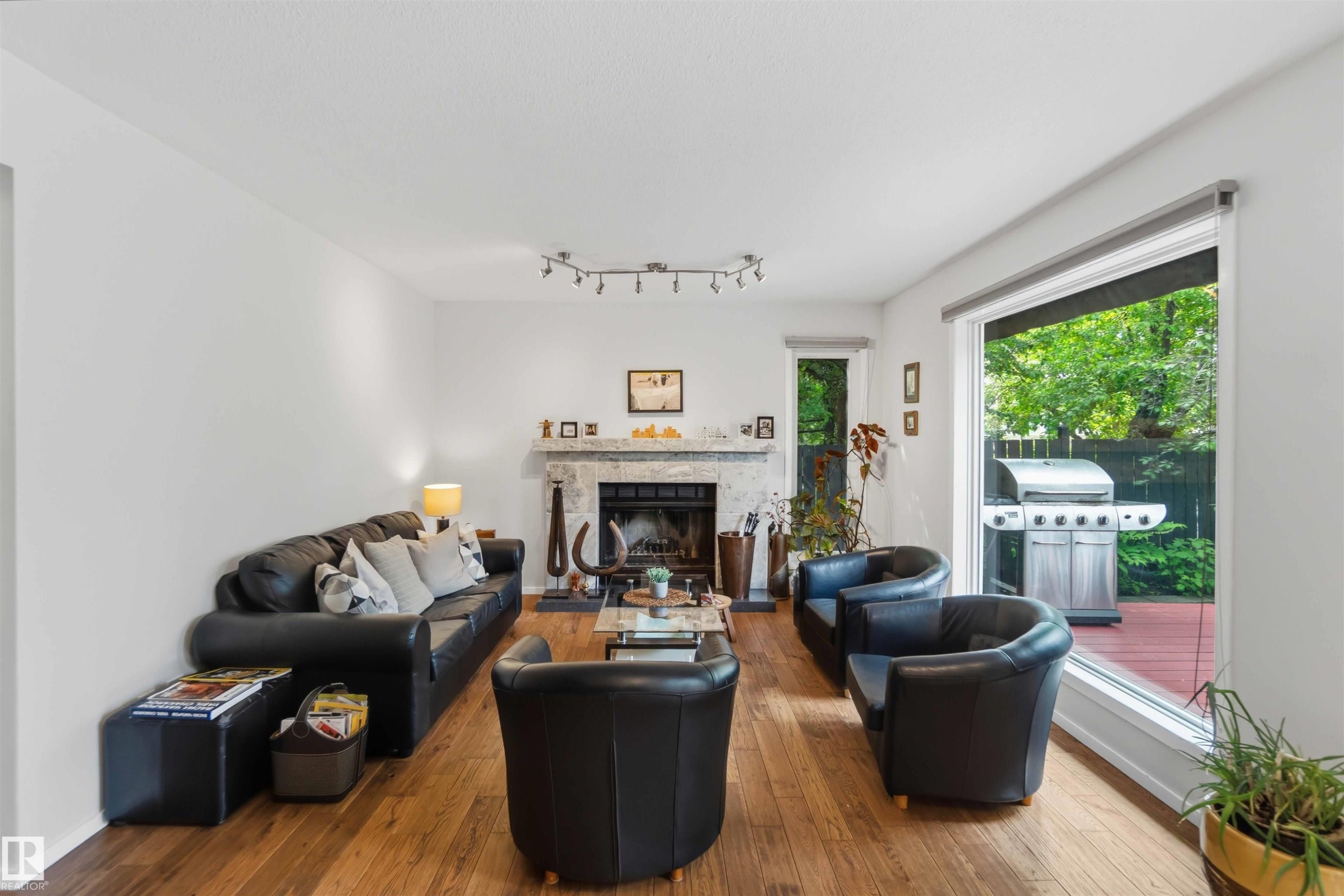 1832 104A Street Nw, Edmonton, AB - Indoor Photo Showing Living Room With Fireplace