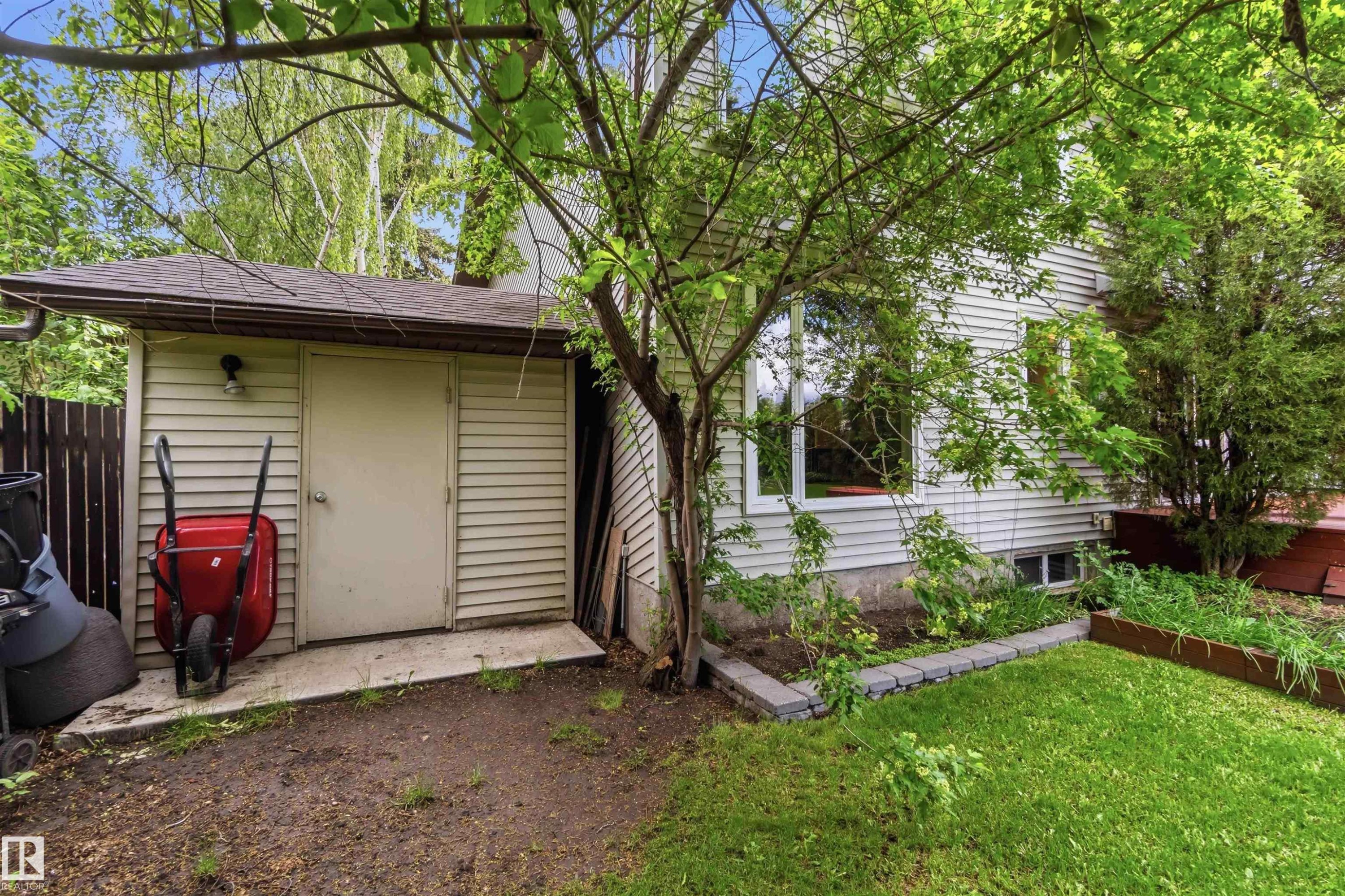 1832 104A Street Nw, Edmonton, AB - Outdoor With Exterior