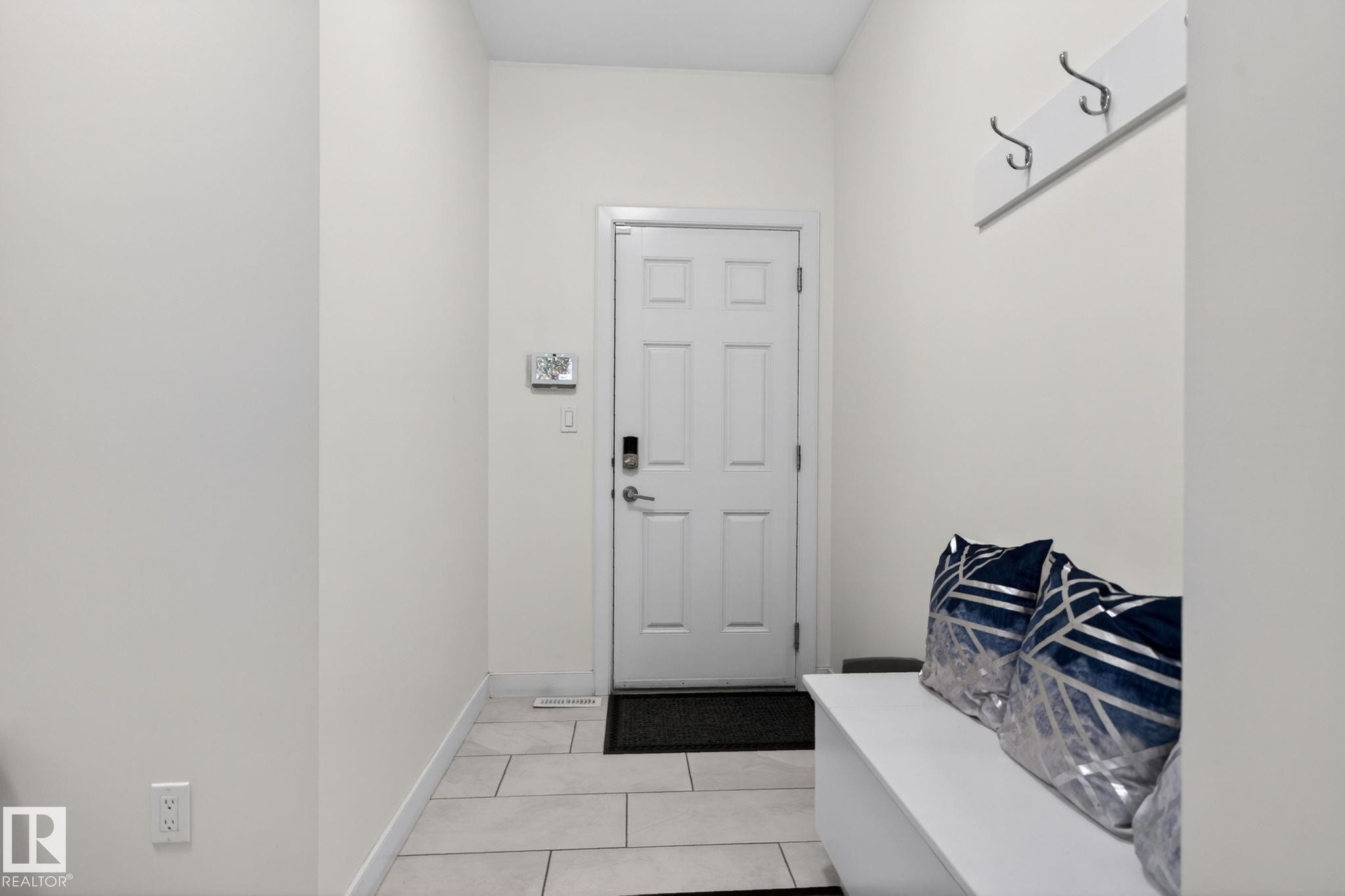 Mudroom - 704 39 Street, Edmonton, AB