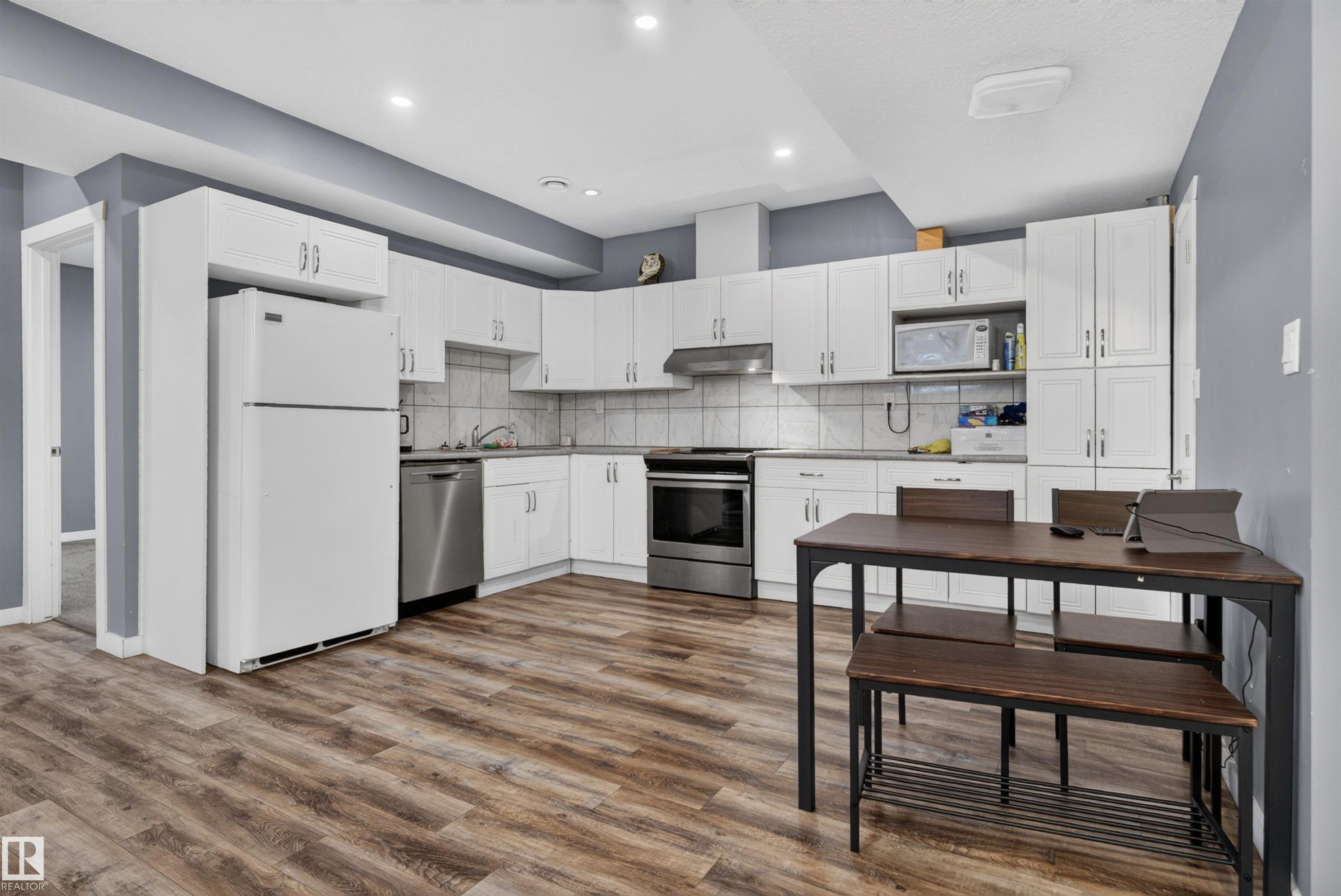 Kitchen - 704 39 Street, Edmonton, AB