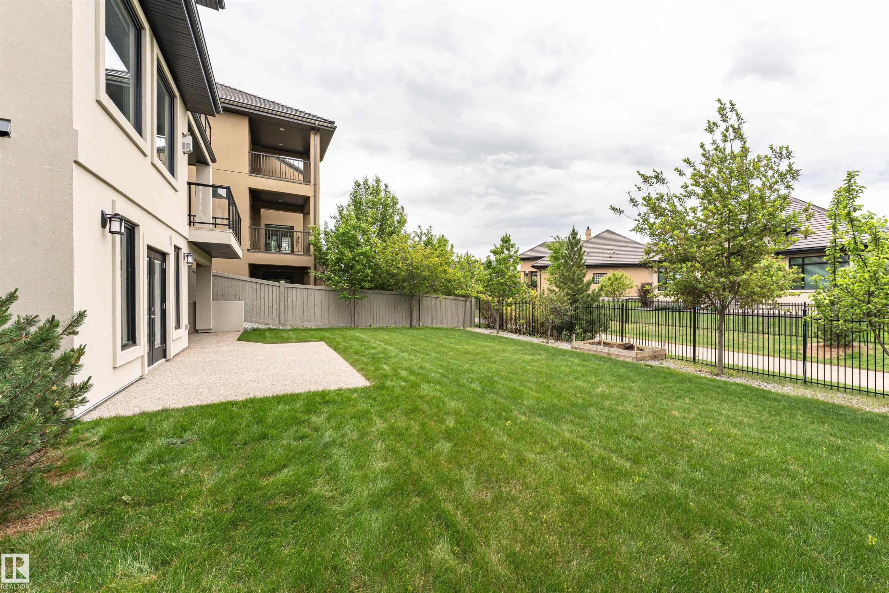 Expansive green lawn with a large concrete patio - 3310 Watson Bay, Edmonton, AB