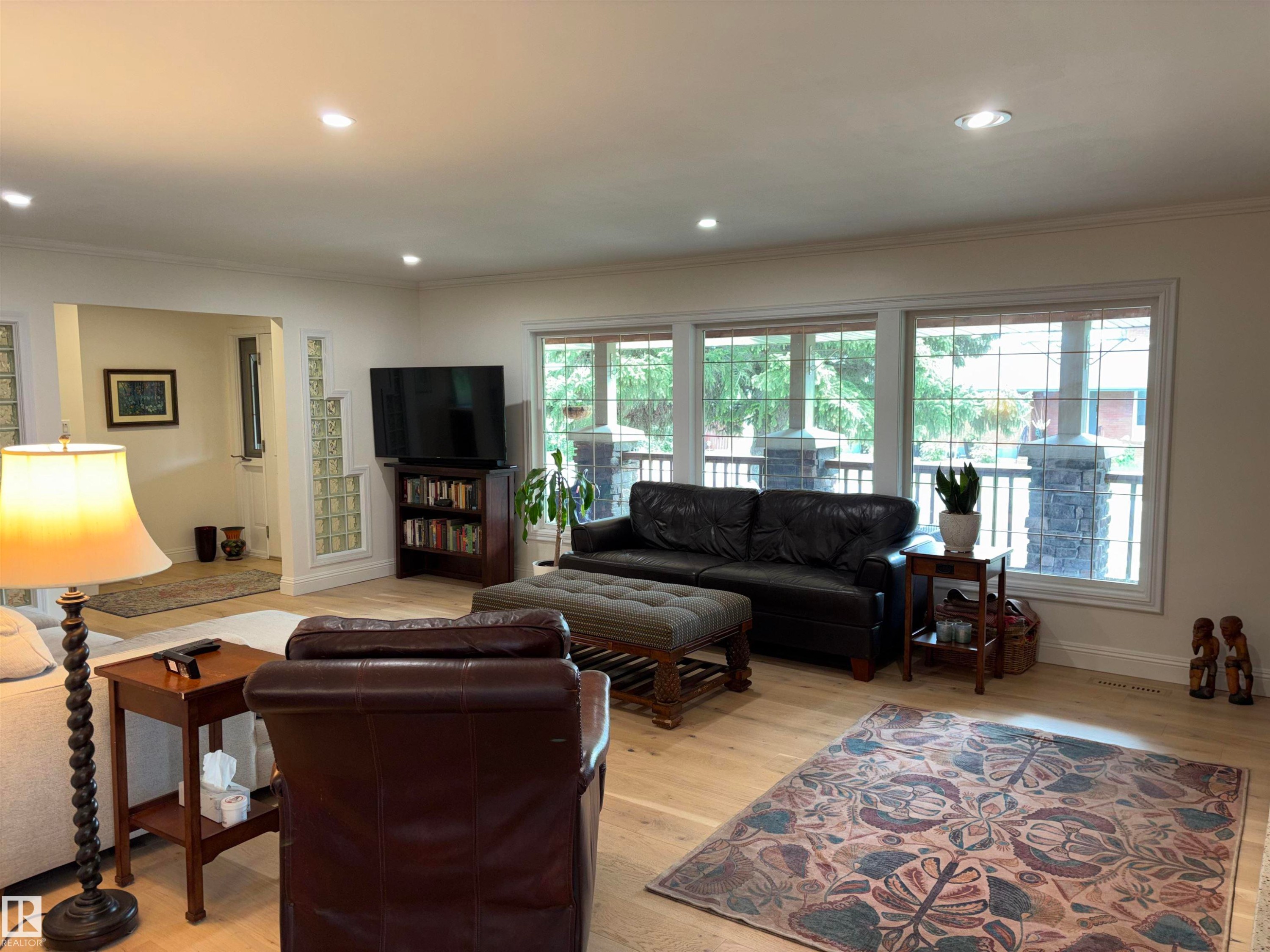 Living area featuring light wood-finish flooring, recessed lighting, and crown molding - 14016 85 Avenue Nw, Edmonton, AB - Indoor Photo Showing Living Room