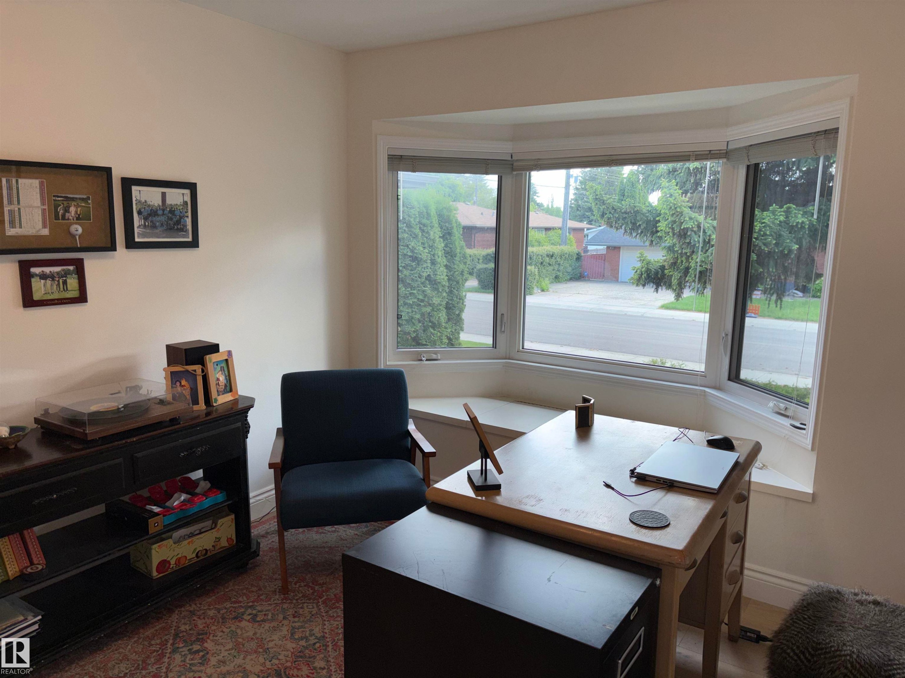 Bay window with a deep sill and white trim - 14016 85 Avenue Nw, Edmonton, AB - Indoor