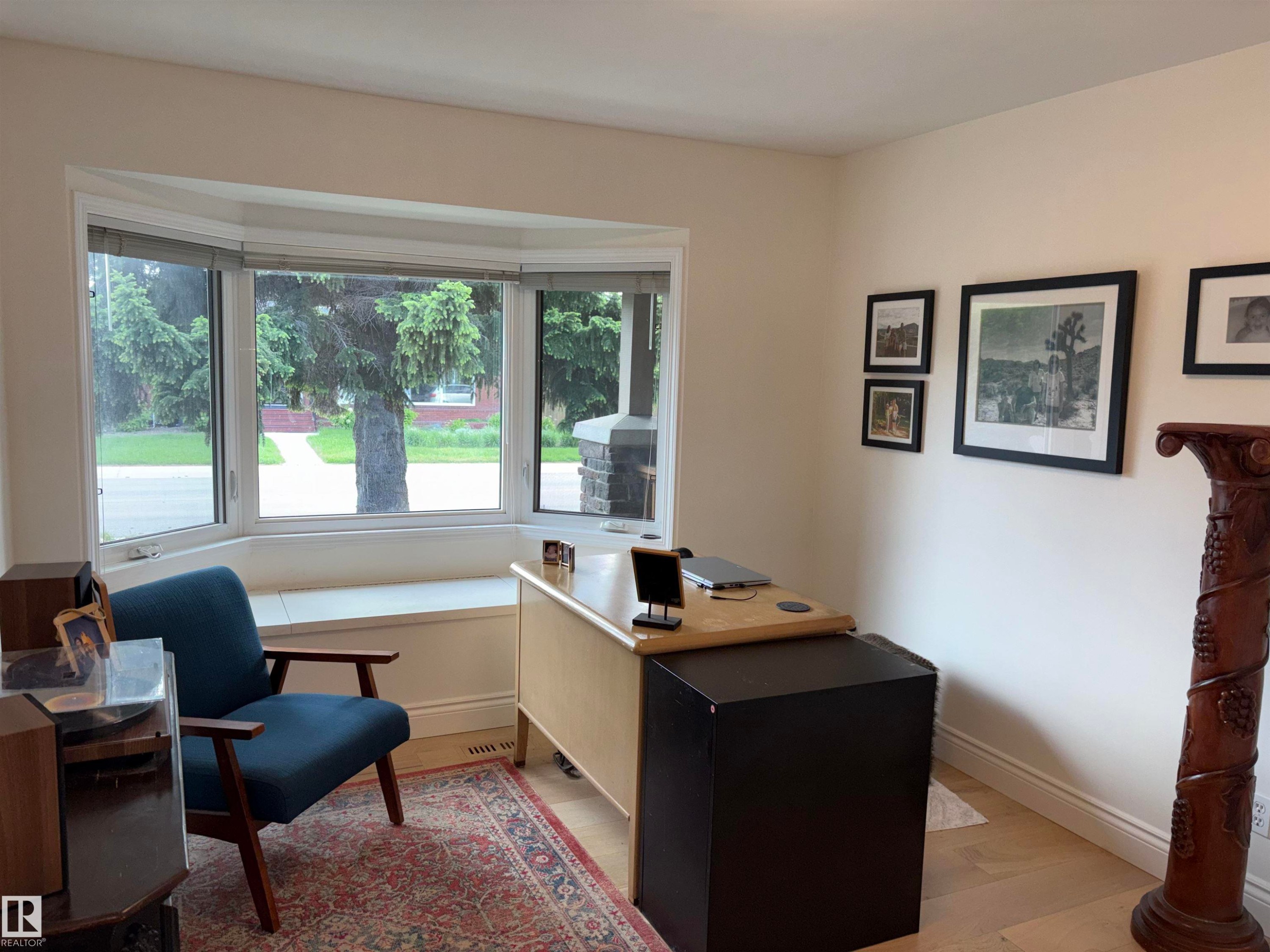 Bay window with a built-in window seat and light wood-finish flooring - 14016 85 Avenue Nw, Edmonton, AB - Indoor Photo Showing Office