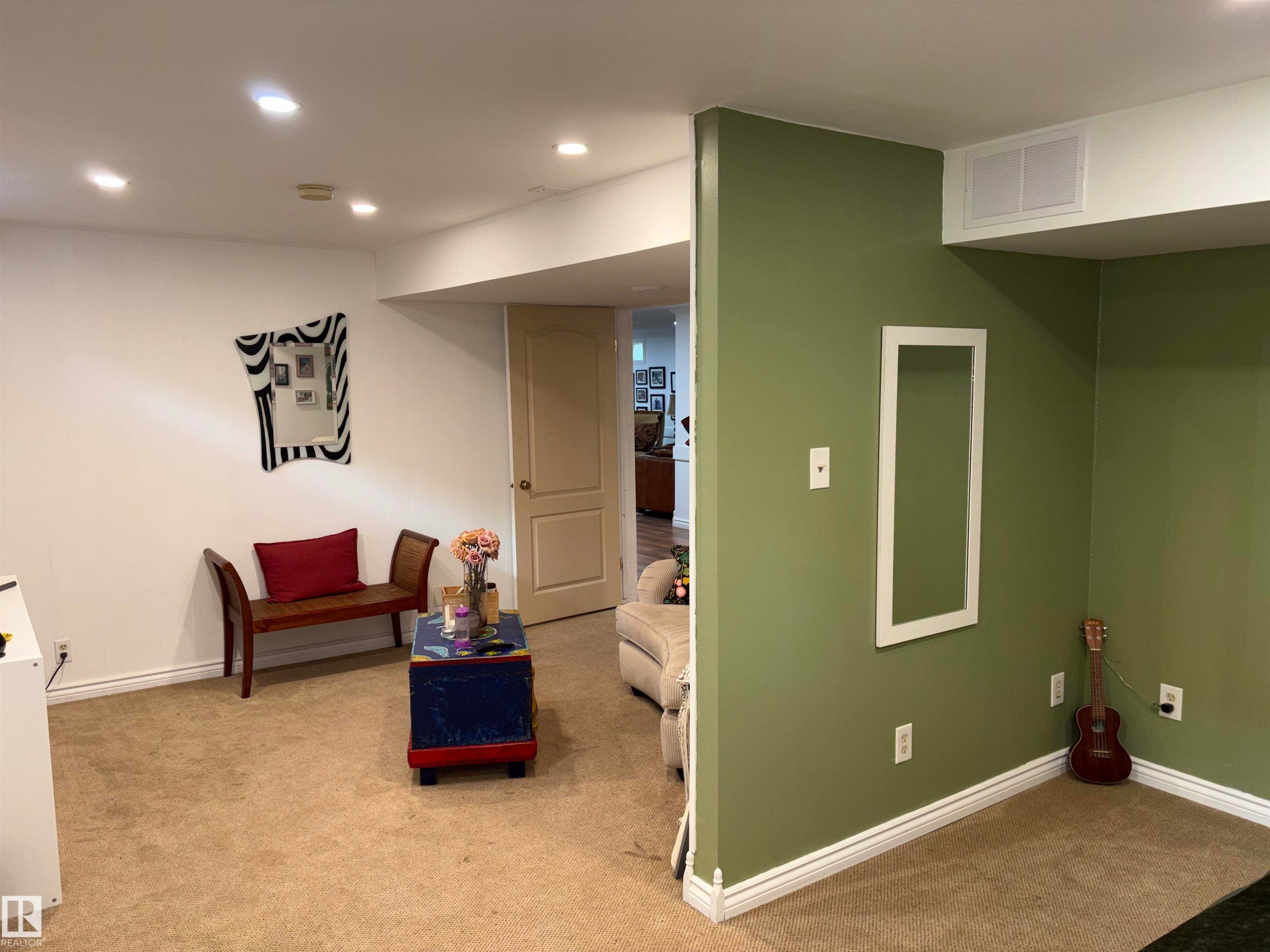 14016 85 Avenue Nw, Edmonton, AB - Indoor