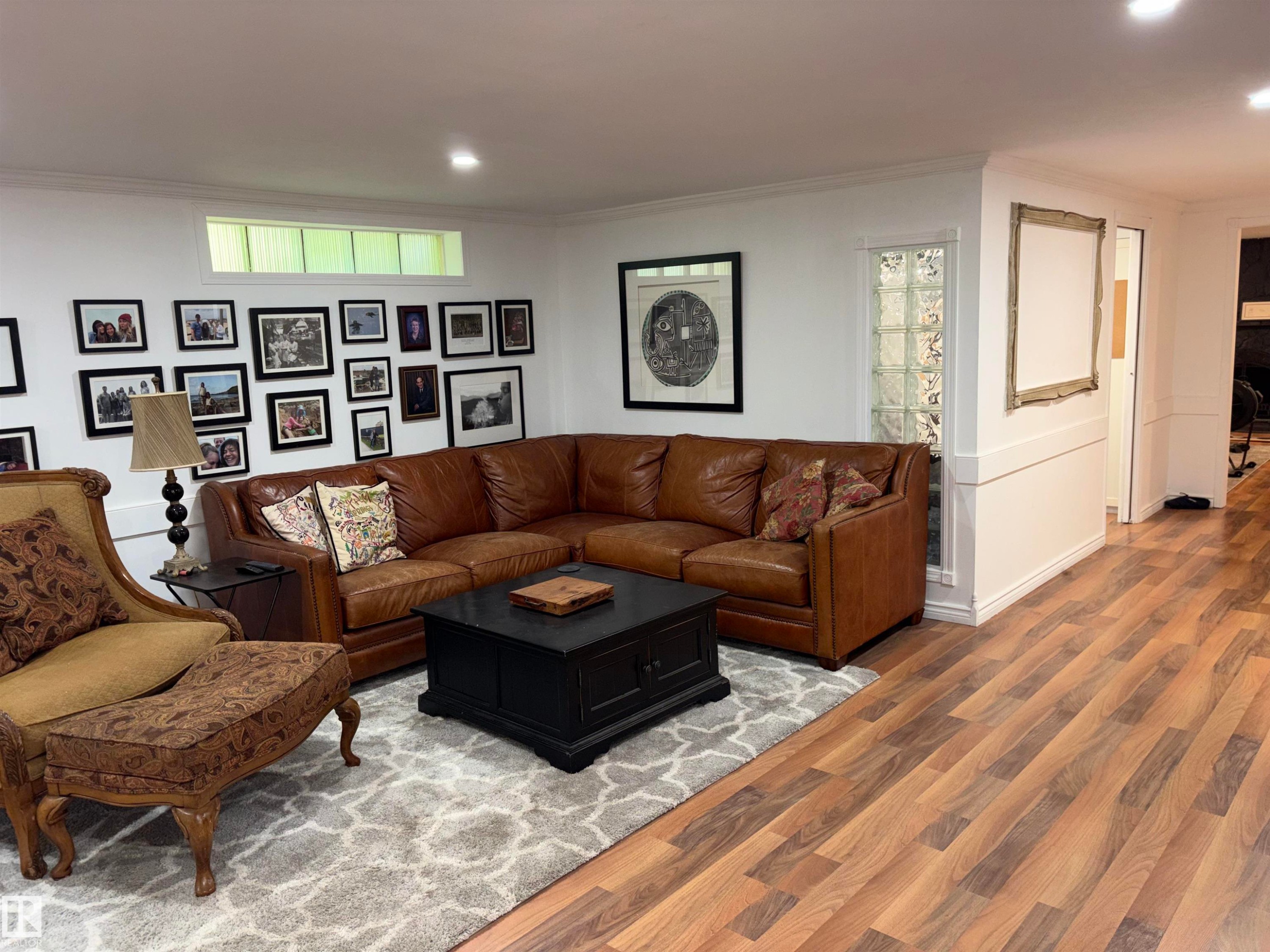 14016 85 Avenue Nw, Edmonton, AB - Indoor Photo Showing Living Room
