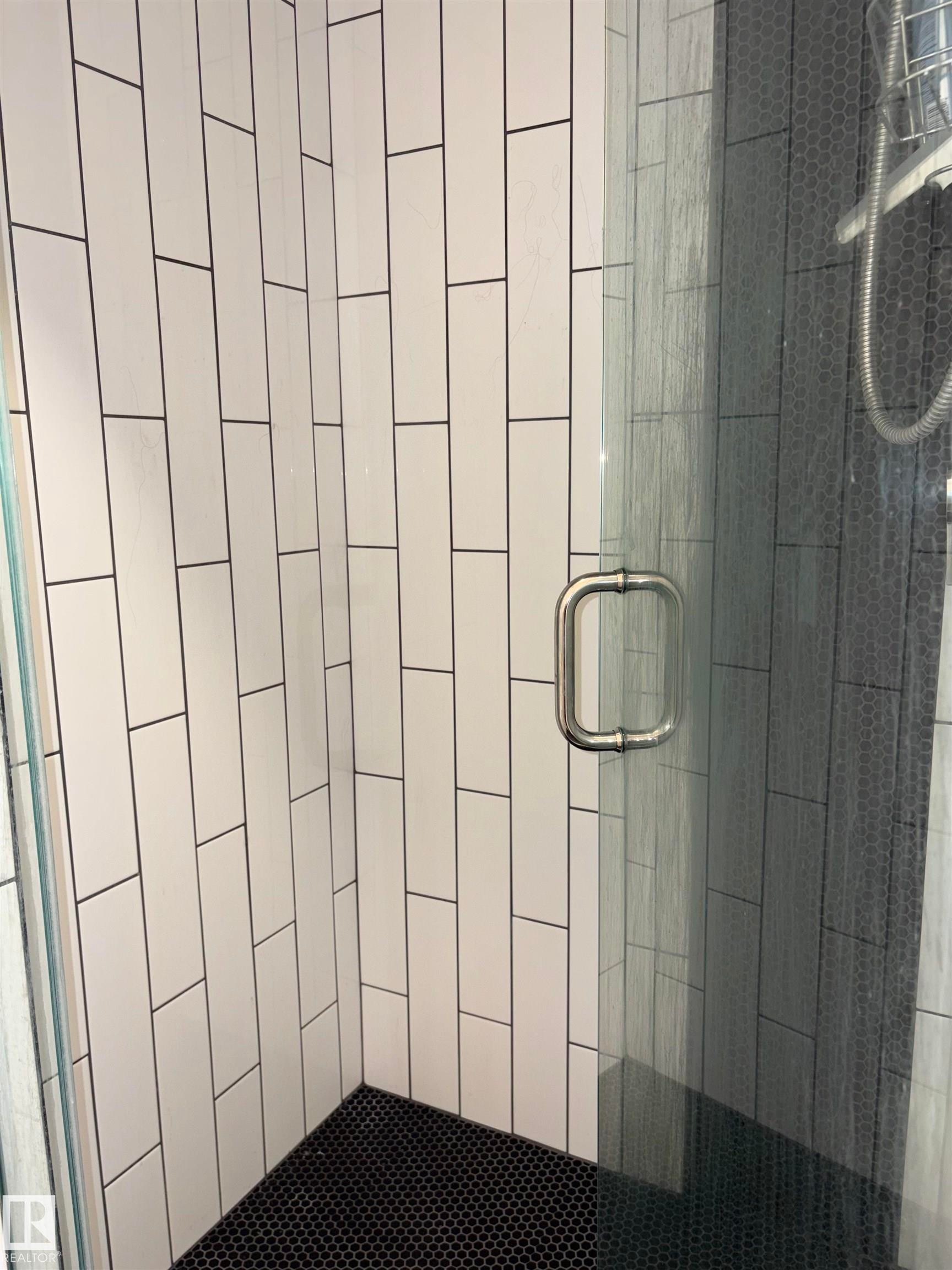 14016 85 Avenue Nw, Edmonton, AB - Indoor Photo Showing Bathroom