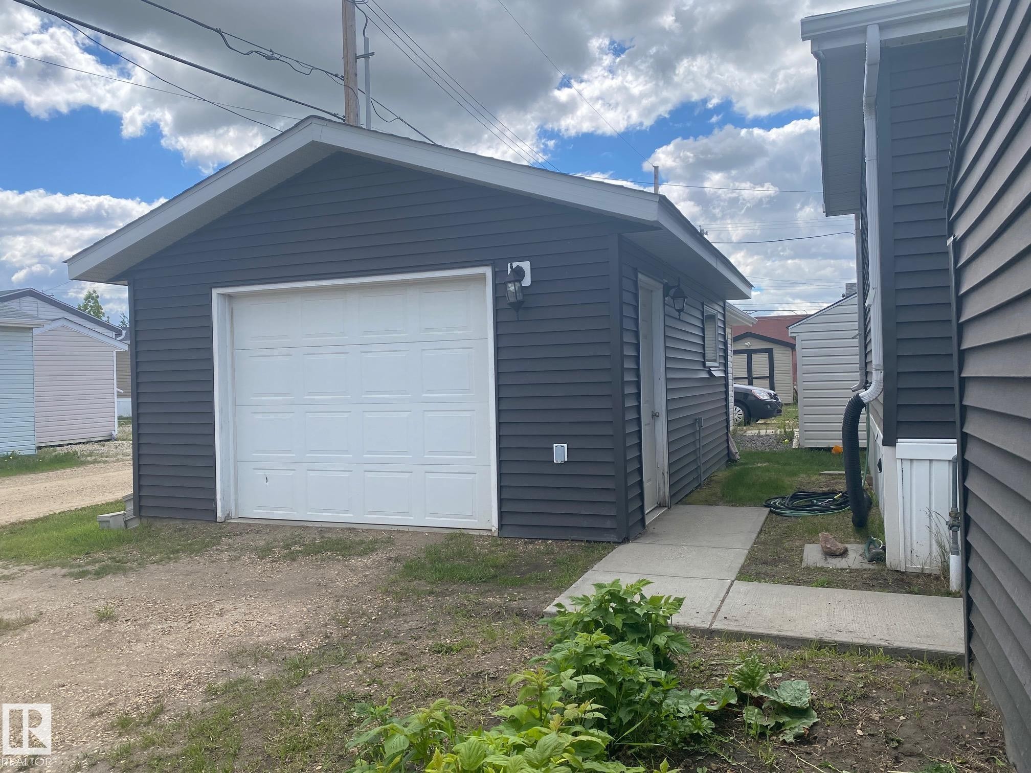 4809 49 Avenue, Wetaskiwin, AB