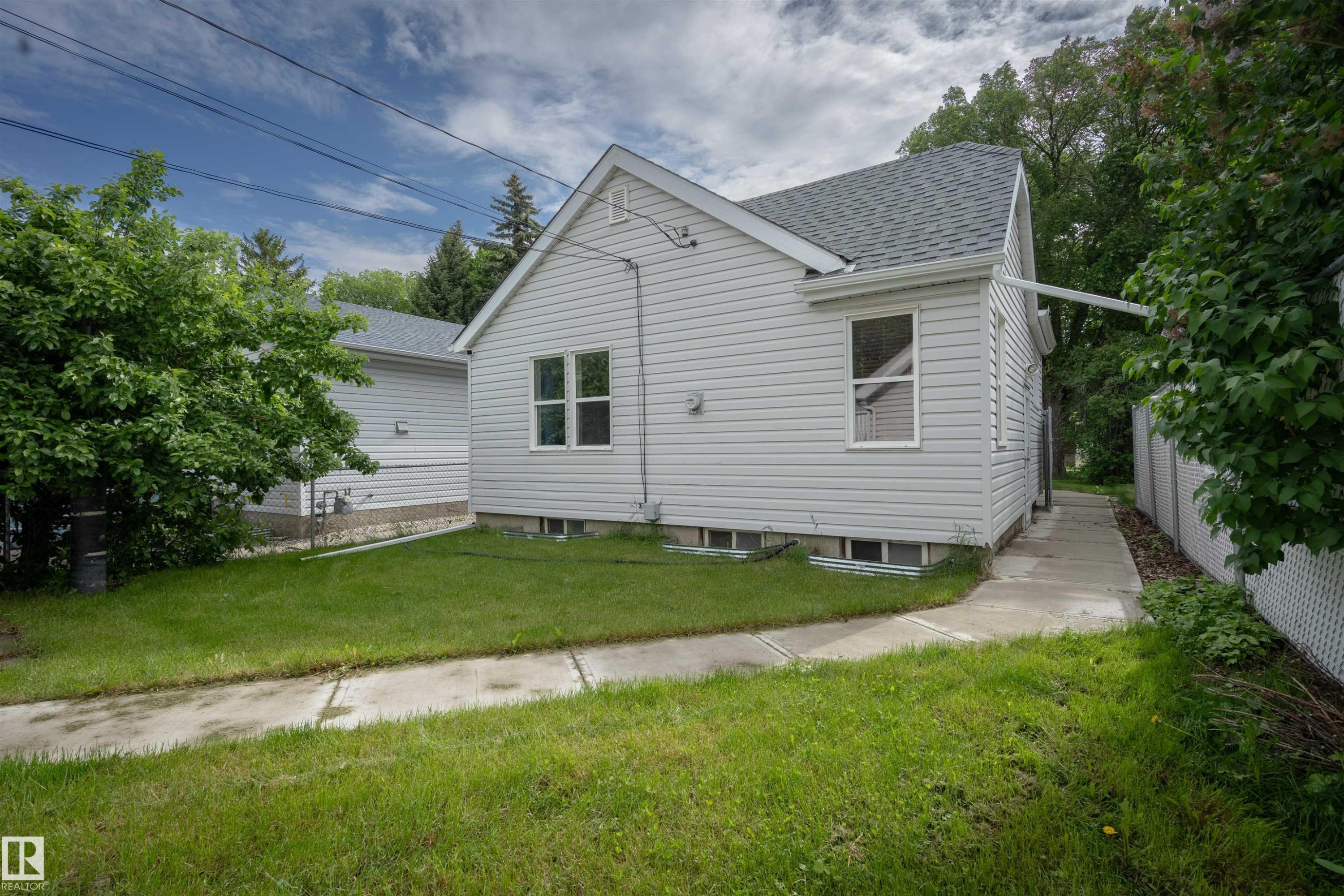 11432 84 Street, Edmonton, AB